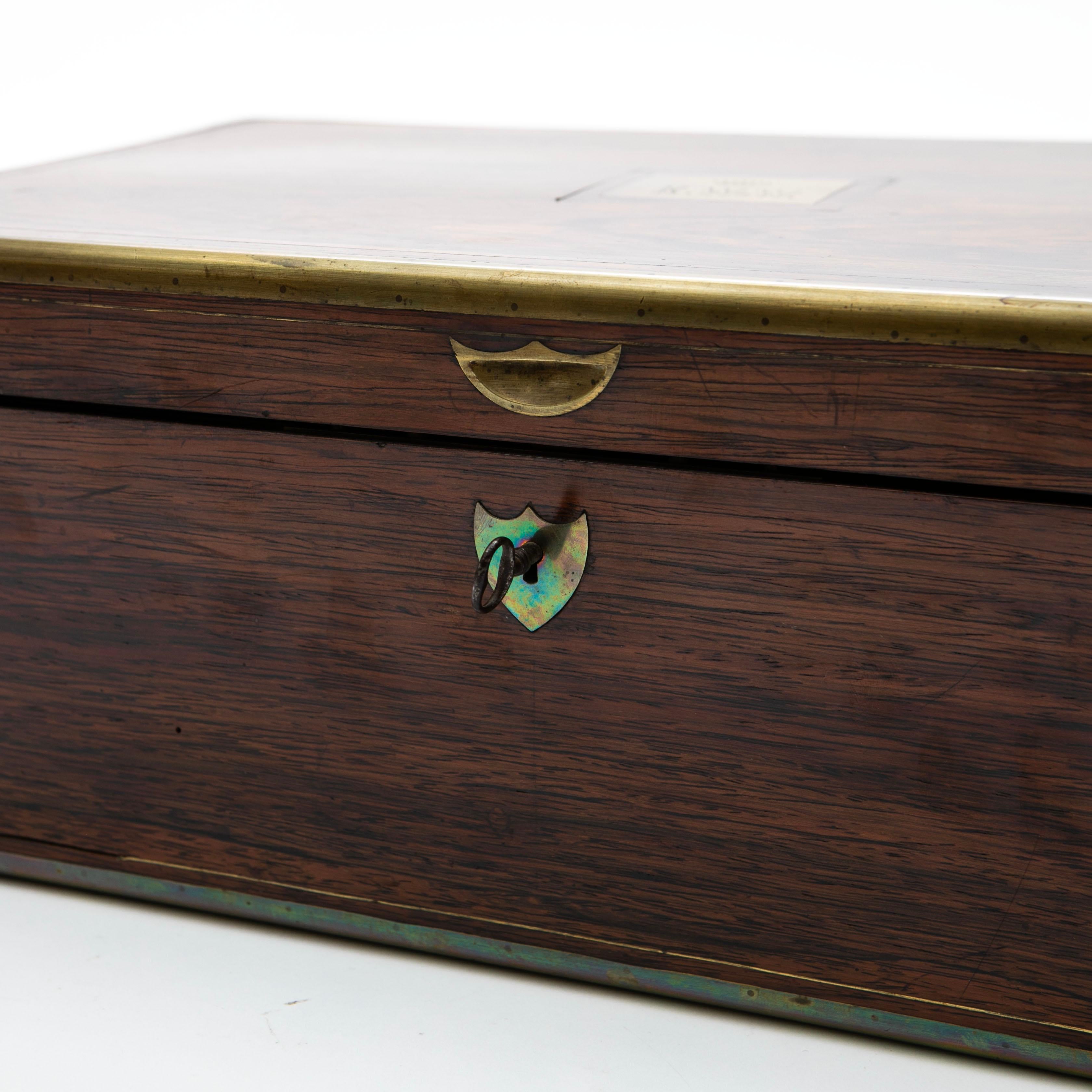 Caja de Escritura de Campaña de Palisandro del Periodo de la Regencia, Inglaterra Latón en venta
