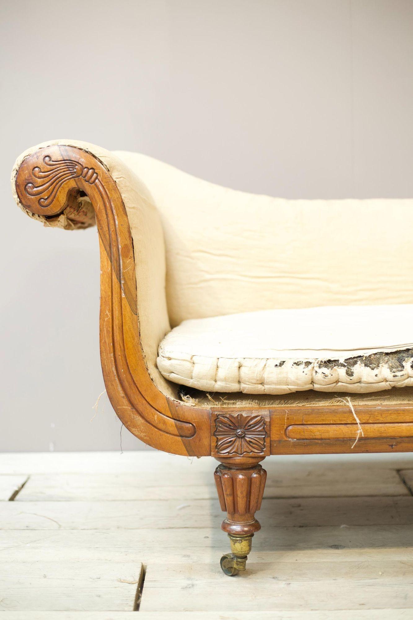 This is a superb quality Regency period chaise long. Stunning design that although 200 years old still remains Classic and suitable for a large number of interiors. Rosewood frame with wonderful carved legs. The whole piece is so elegant.
