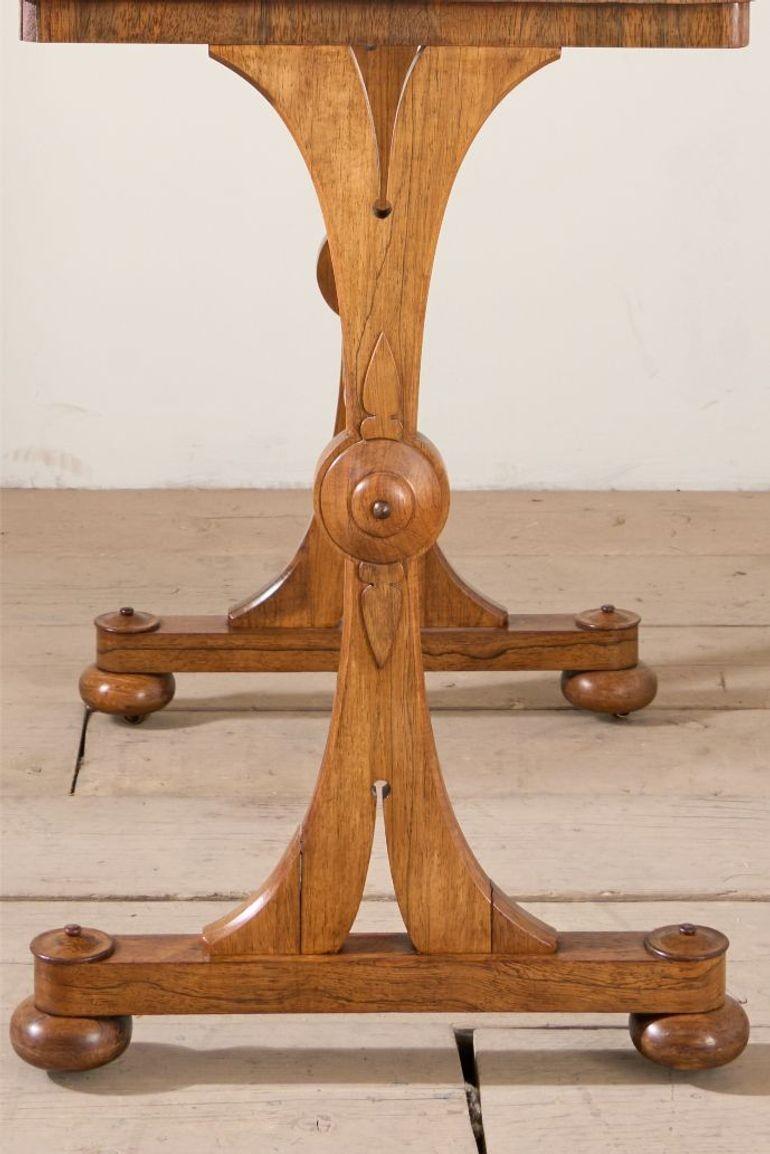 Table d'appoint en bois de rose d'époque Régence Bon état - En vente à Malton, GB