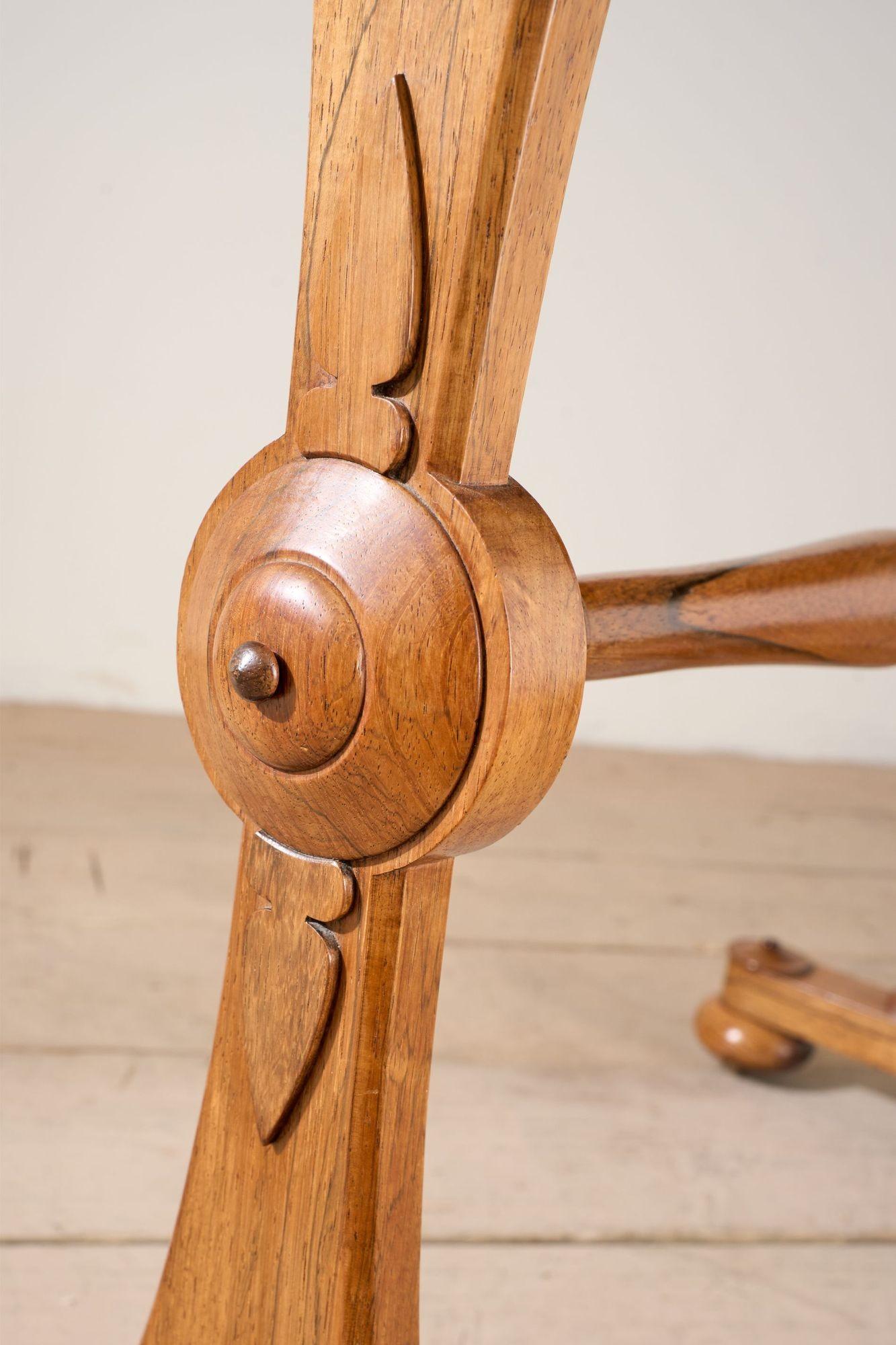Bois de rose Table d'appoint en bois de rose d'époque Régence en vente