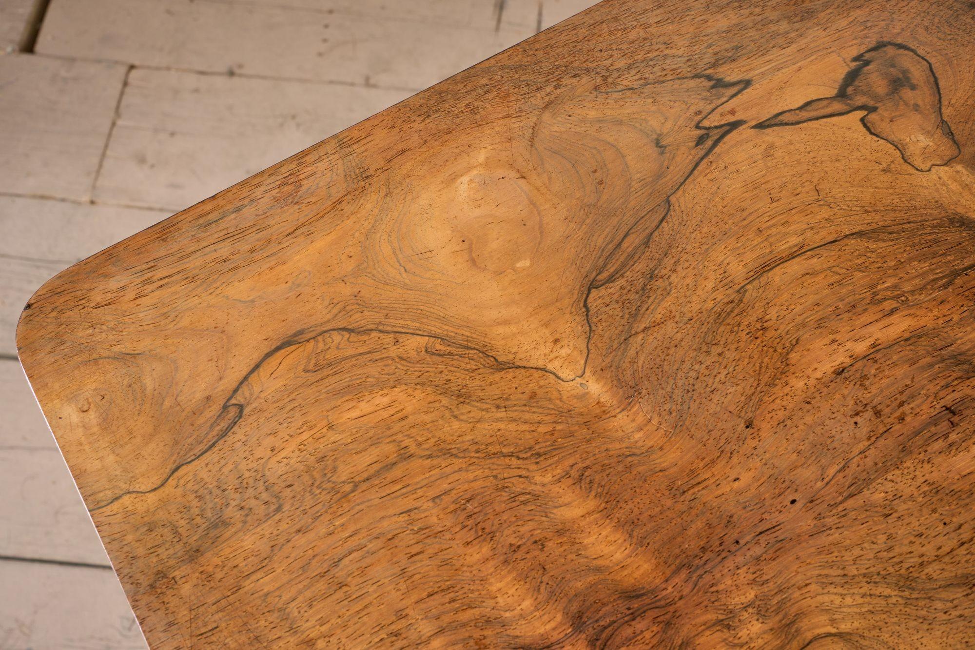 Table d'appoint en bois de rose d'époque Régence en vente 4