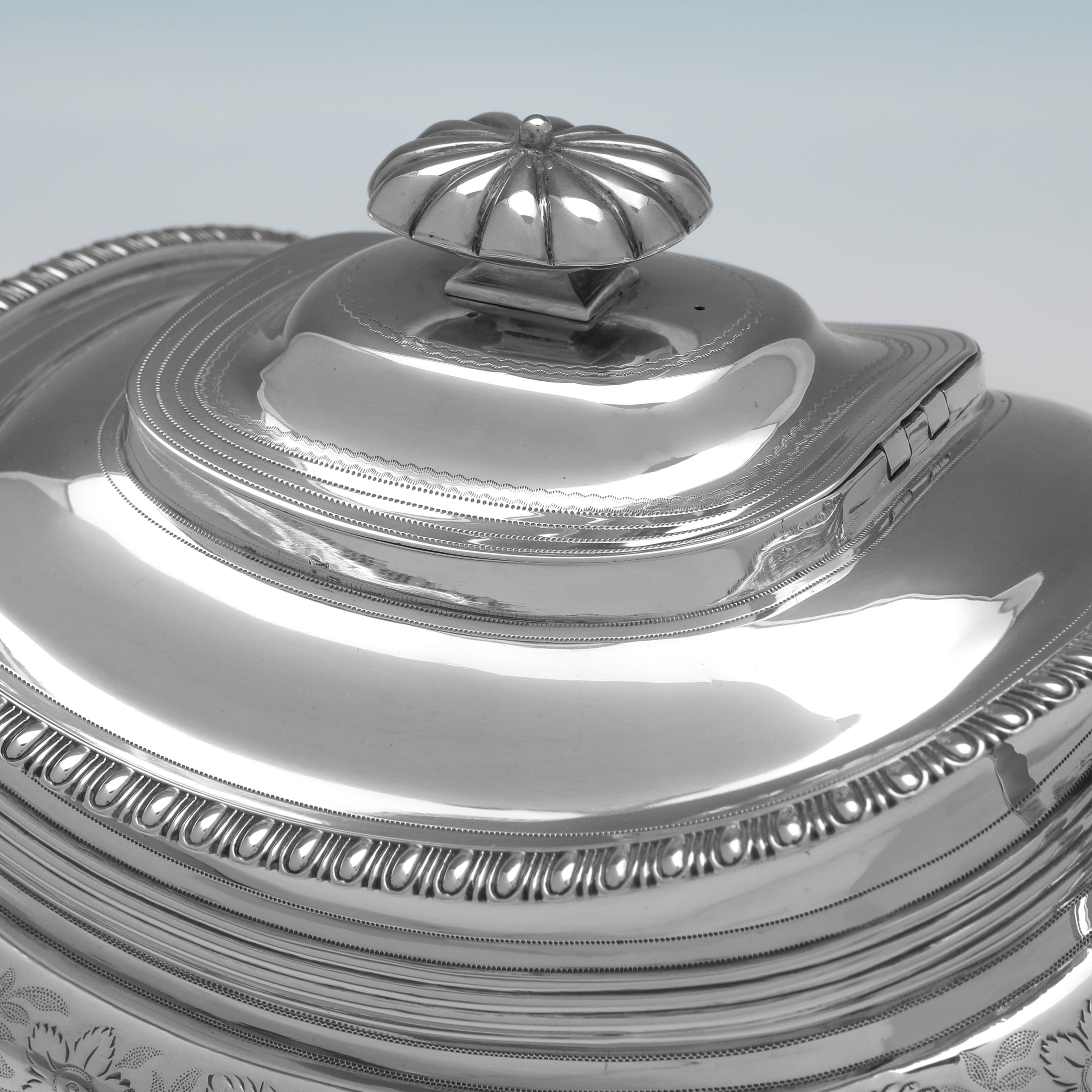 Inizio XIX secolo Servizio da tè e caffè in argento sterling del periodo Regency realizzato a Londra nel 1815 in vendita