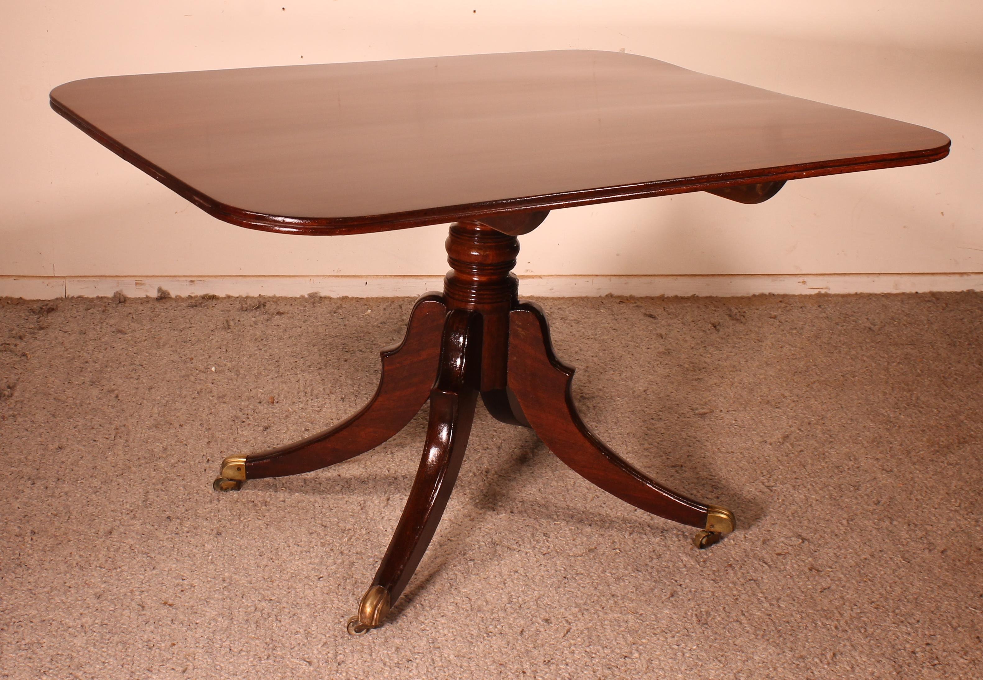 Régency Period Table in Solid Mahogany Circa 1800 For Sale 1