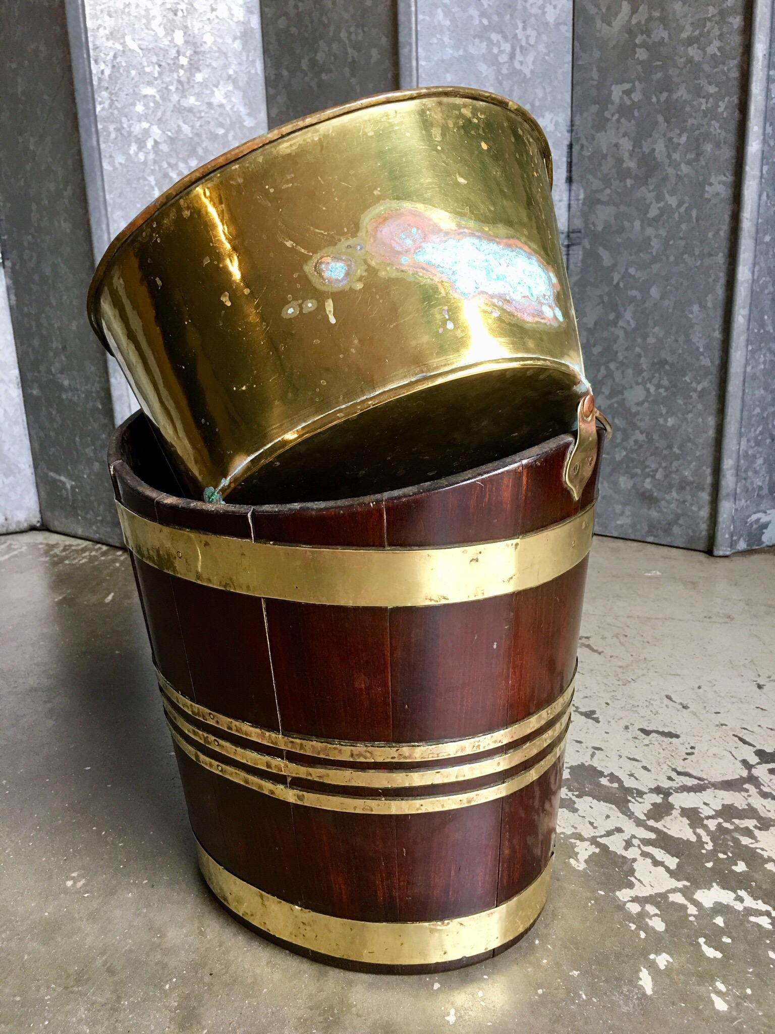 Mid-19th Century Regency Period Traditional Mahogany and Brass Peat Bucket, circa 1820 For Sale