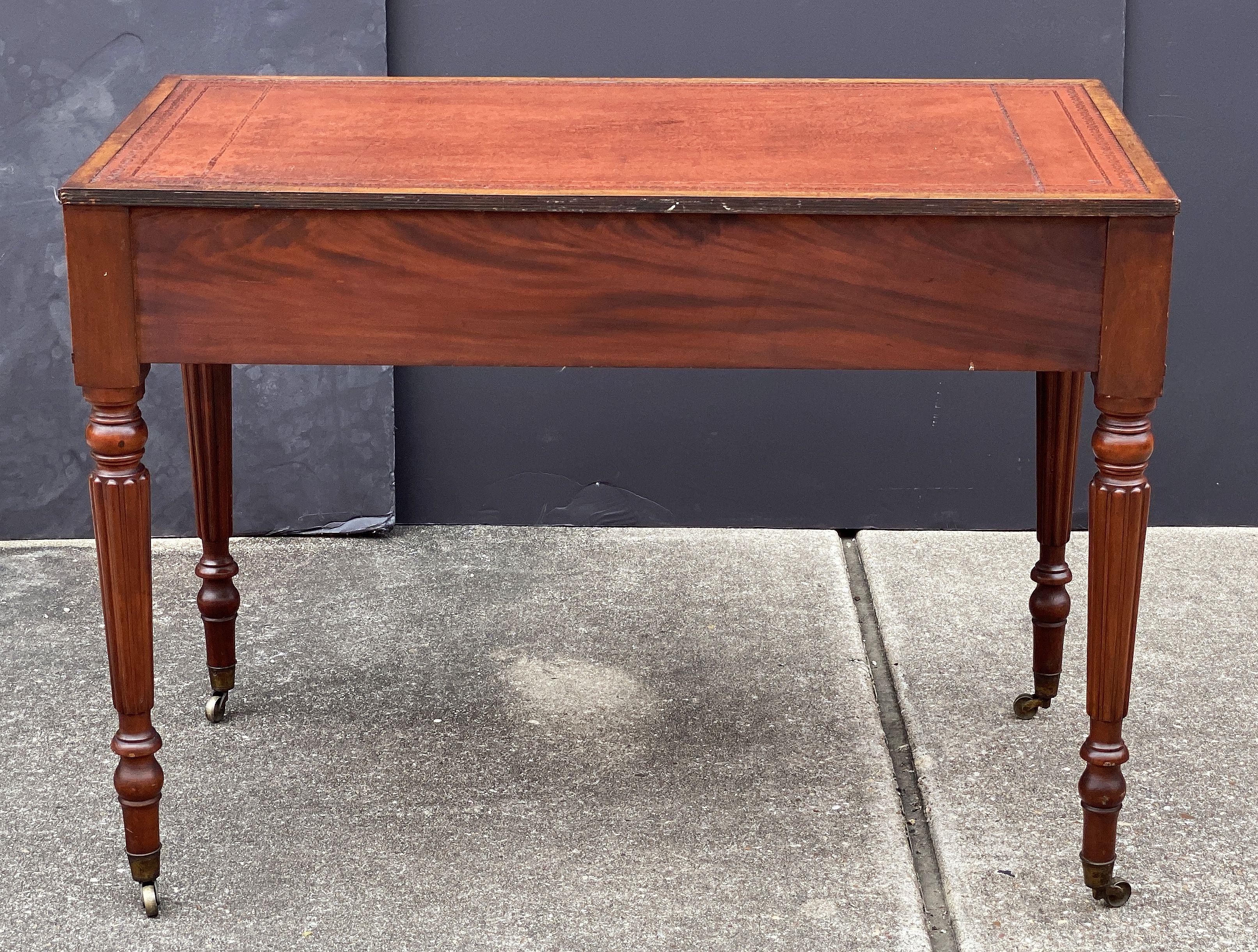 Schreibtisch oder Schreibtisch aus Mahagoni aus der Regency-Periode mit Lederplatte im Angebot 5