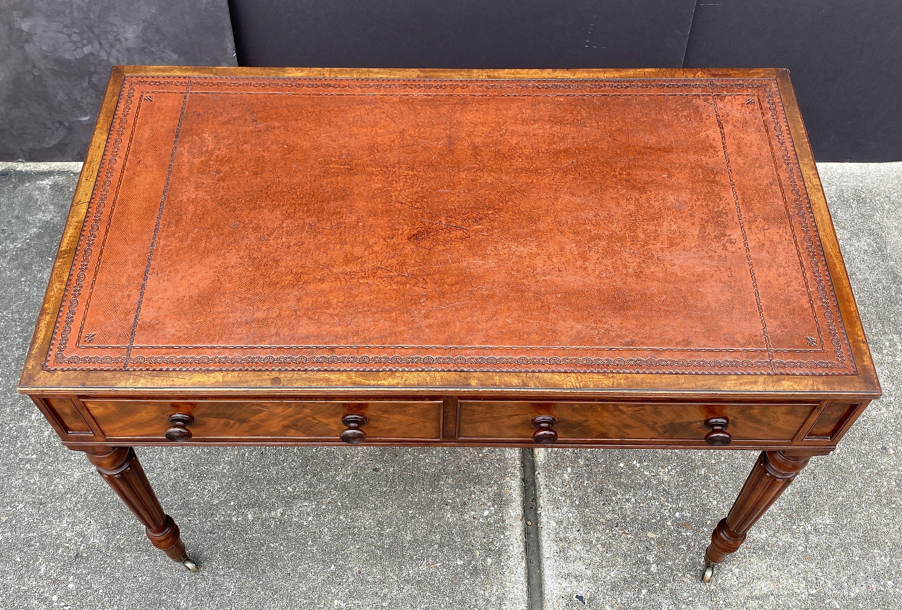 Schreibtisch oder Schreibtisch aus Mahagoni aus der Regency-Periode mit Lederplatte (19. Jahrhundert) im Angebot