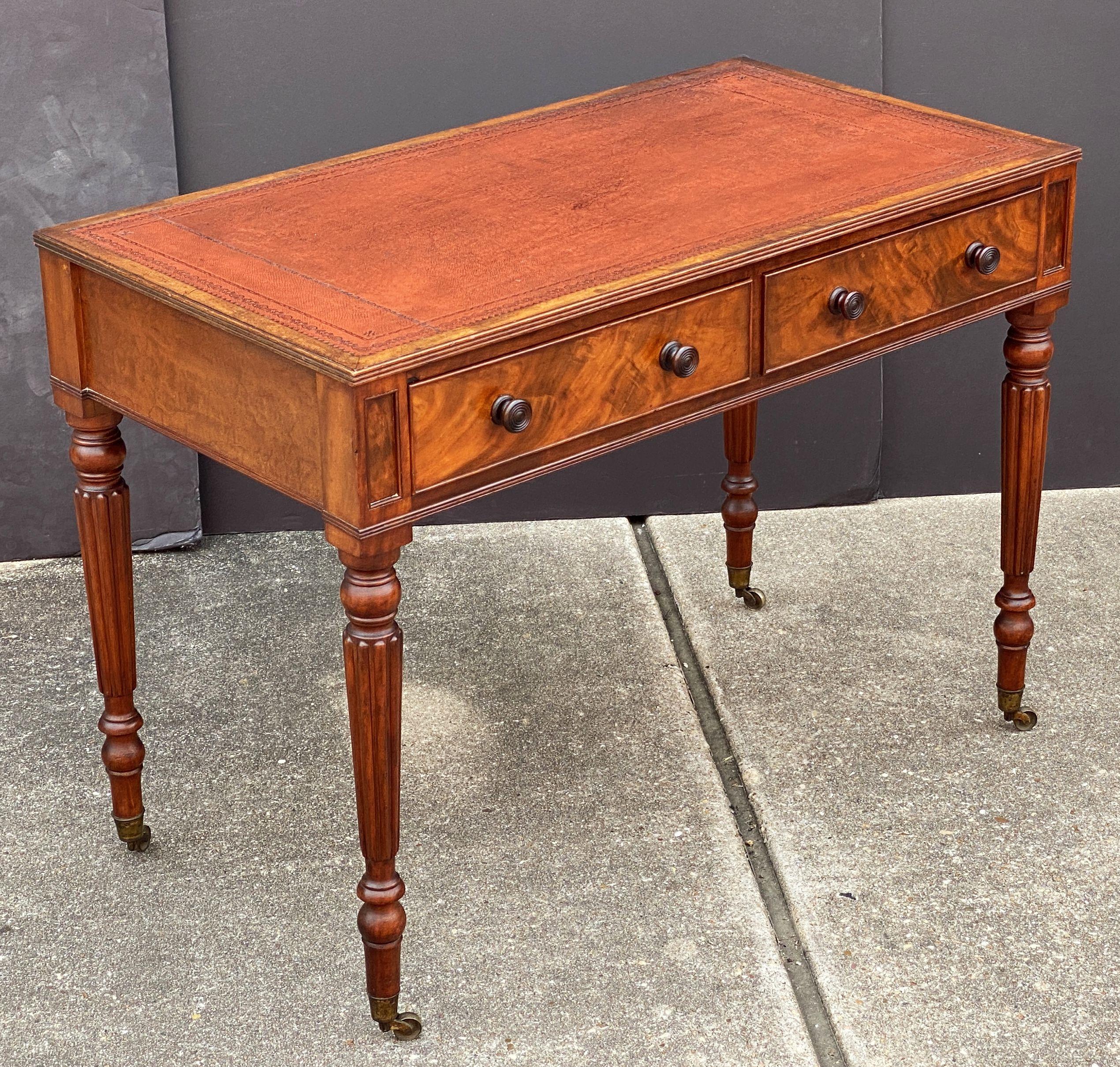 Schreibtisch oder Schreibtisch aus Mahagoni aus der Regency-Periode mit Lederplatte im Angebot 1