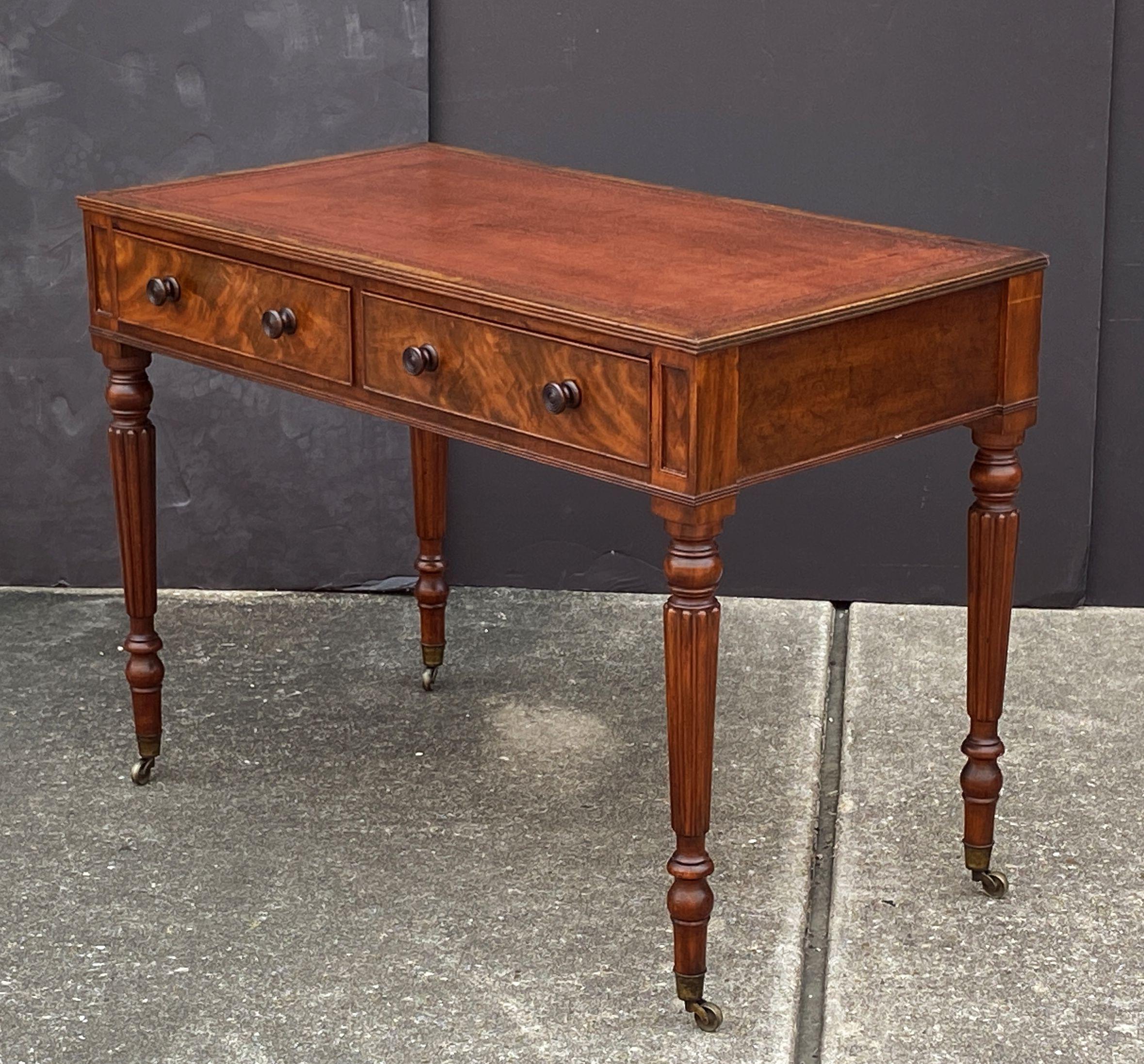 Schreibtisch oder Schreibtisch aus Mahagoni aus der Regency-Periode mit Lederplatte im Angebot 2