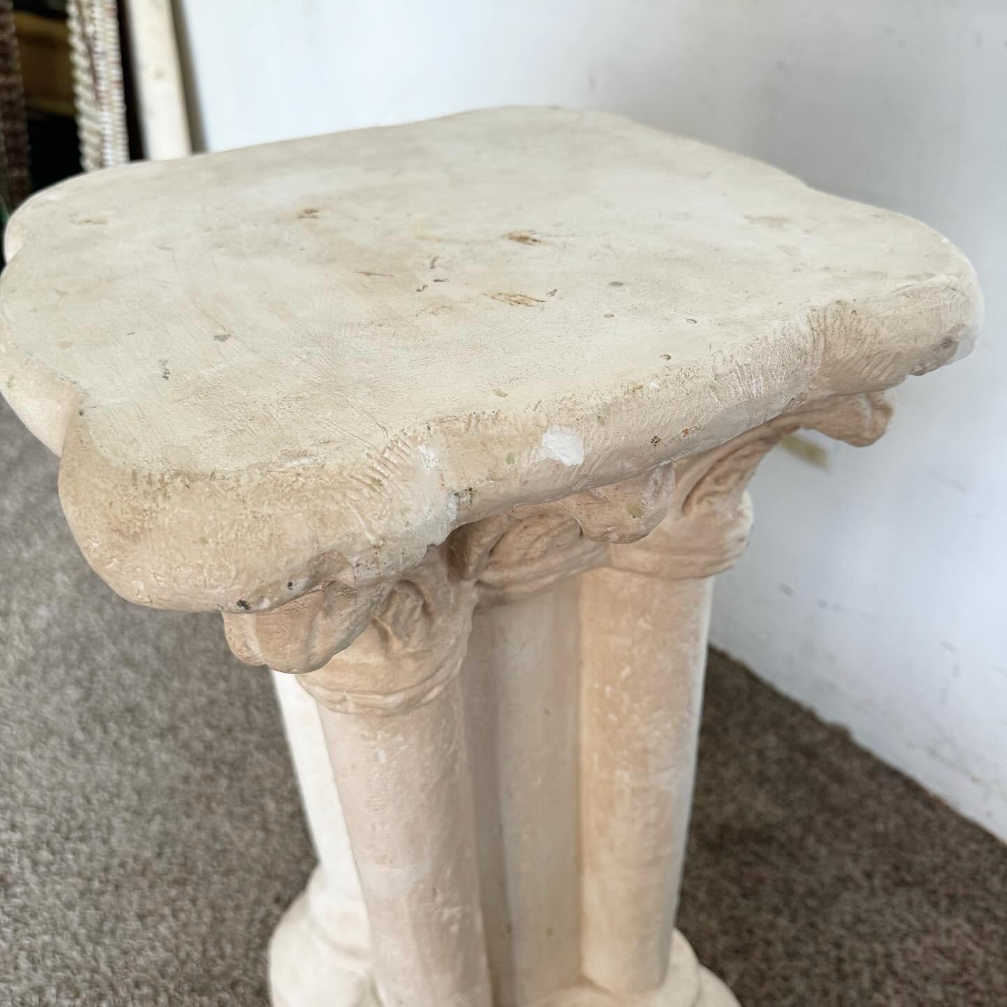 Regency Plaster Cast Ceramic Pillar Pedestal In Good Condition For Sale In Delray Beach, FL