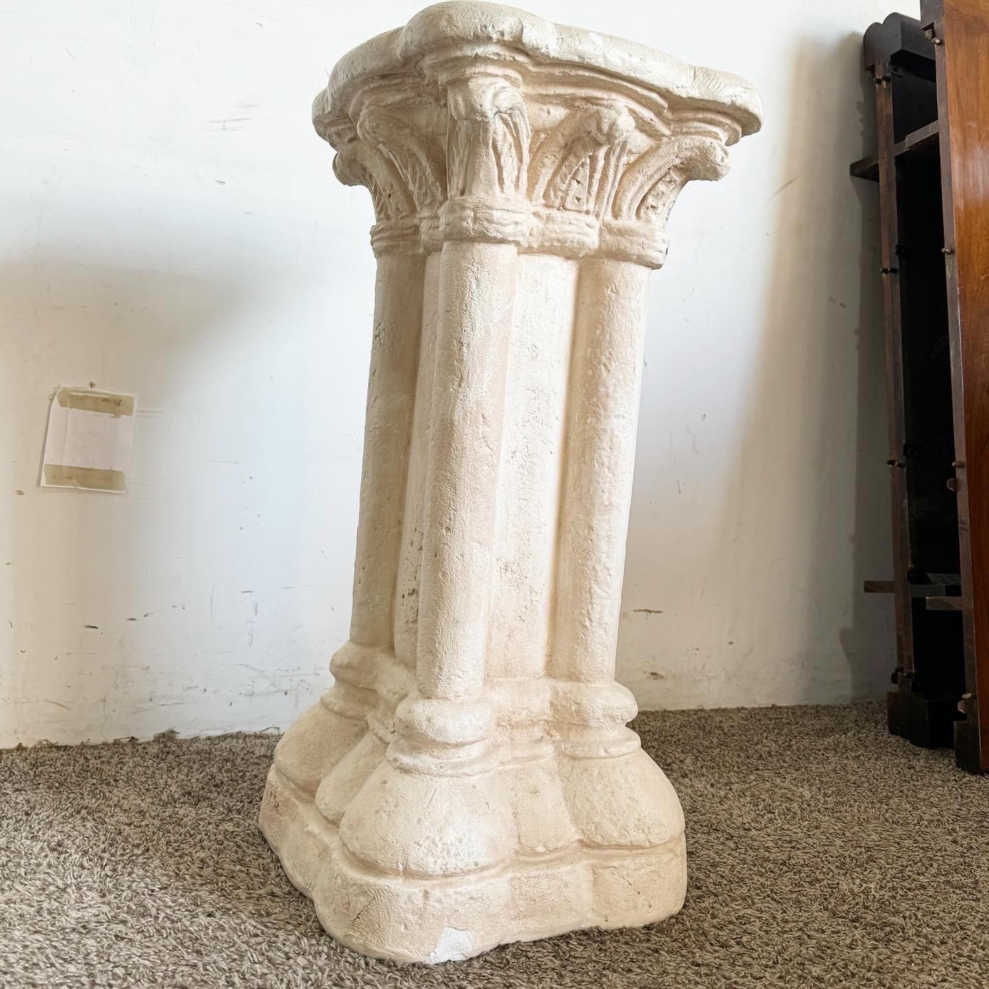 Plâtre Pedestal de pilier en céramique coulée Regency Plaster en vente