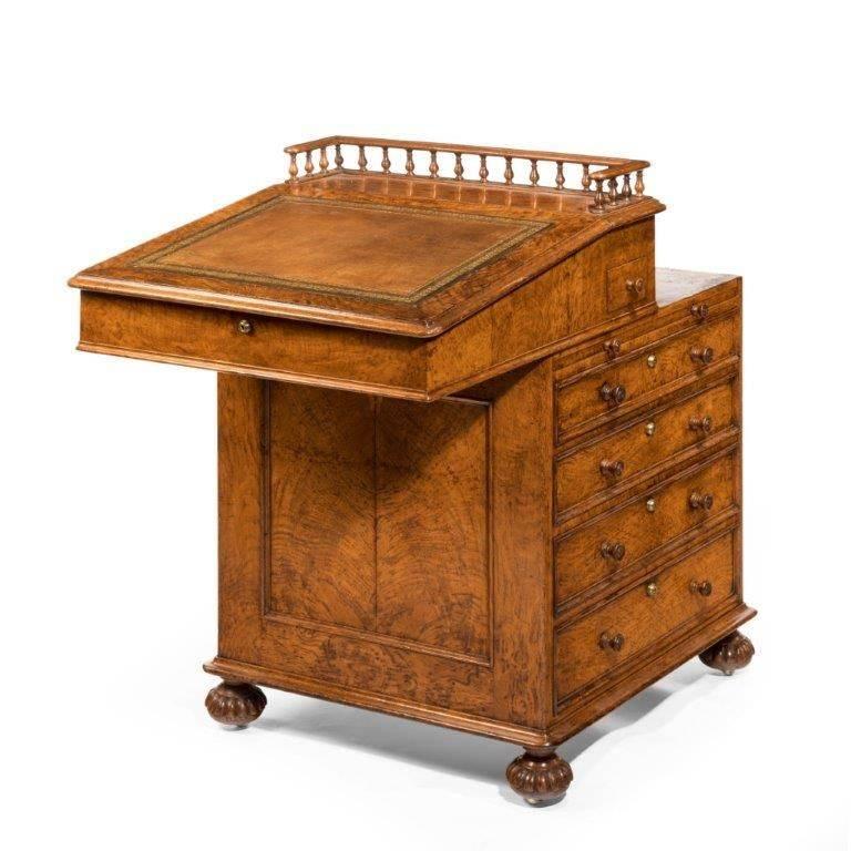 A regency Pollard oak sliding top davenport with four mahogany lined draws to one side with a retractable pen and ink well draw all below an oak slide. 

The lifting top reveals draws within.
Stamped T Wilson great Queen street London, circa 1820.