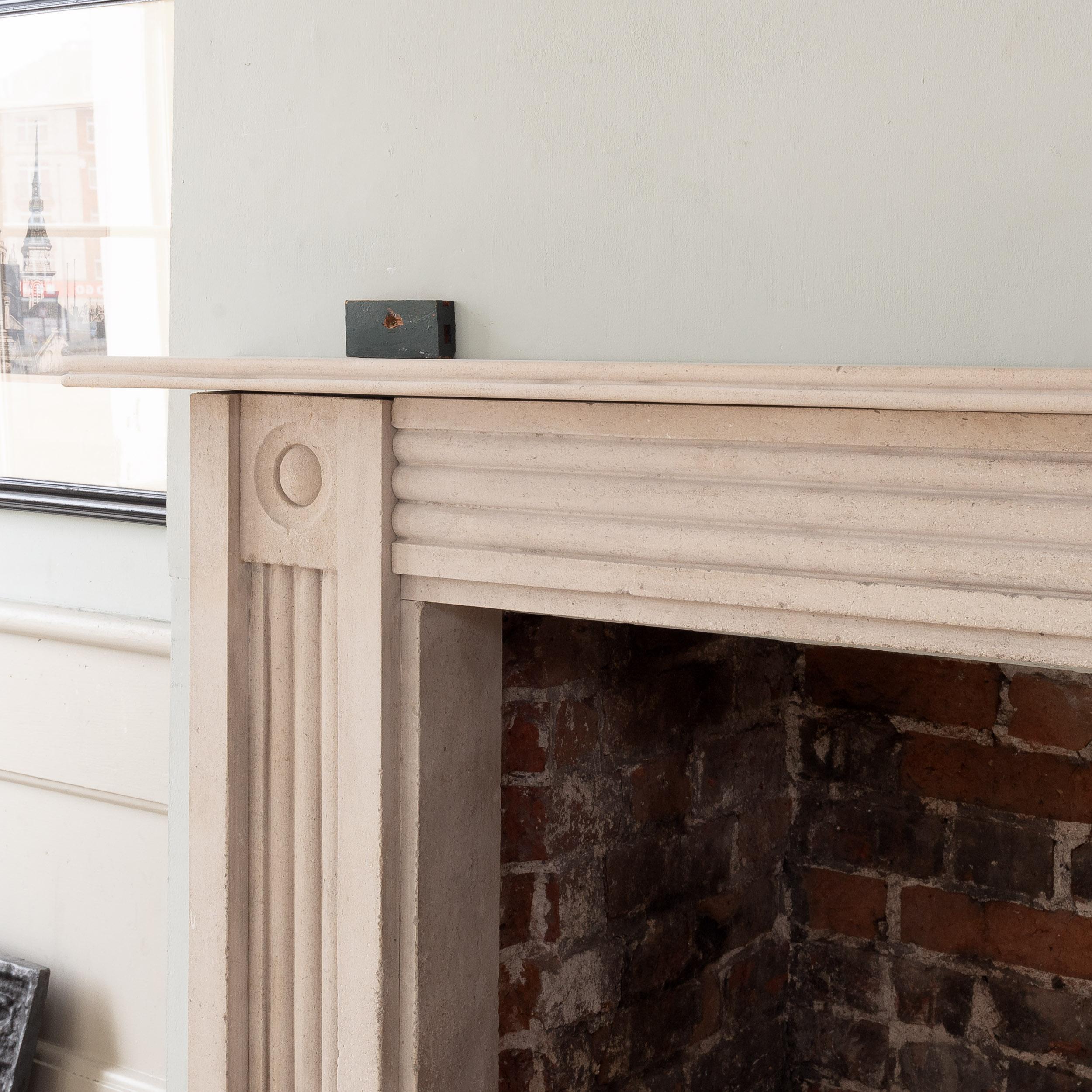Chimenea de piedra Portland de la Regencia en Bueno estado para la venta en London, GB