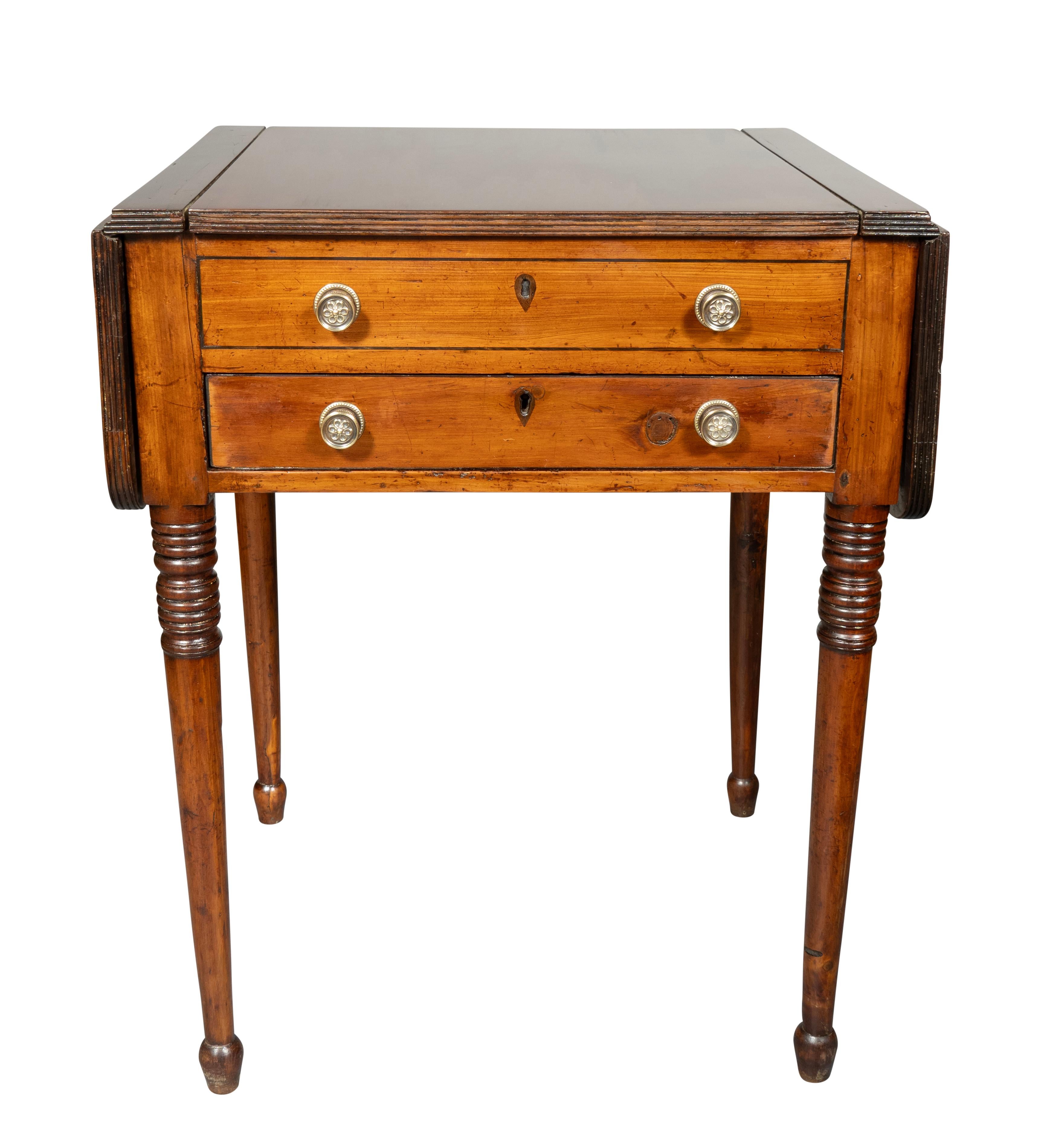 Table Régence rouge en bois de cèdre, probablement de Bermude Bon état - En vente à Essex, MA