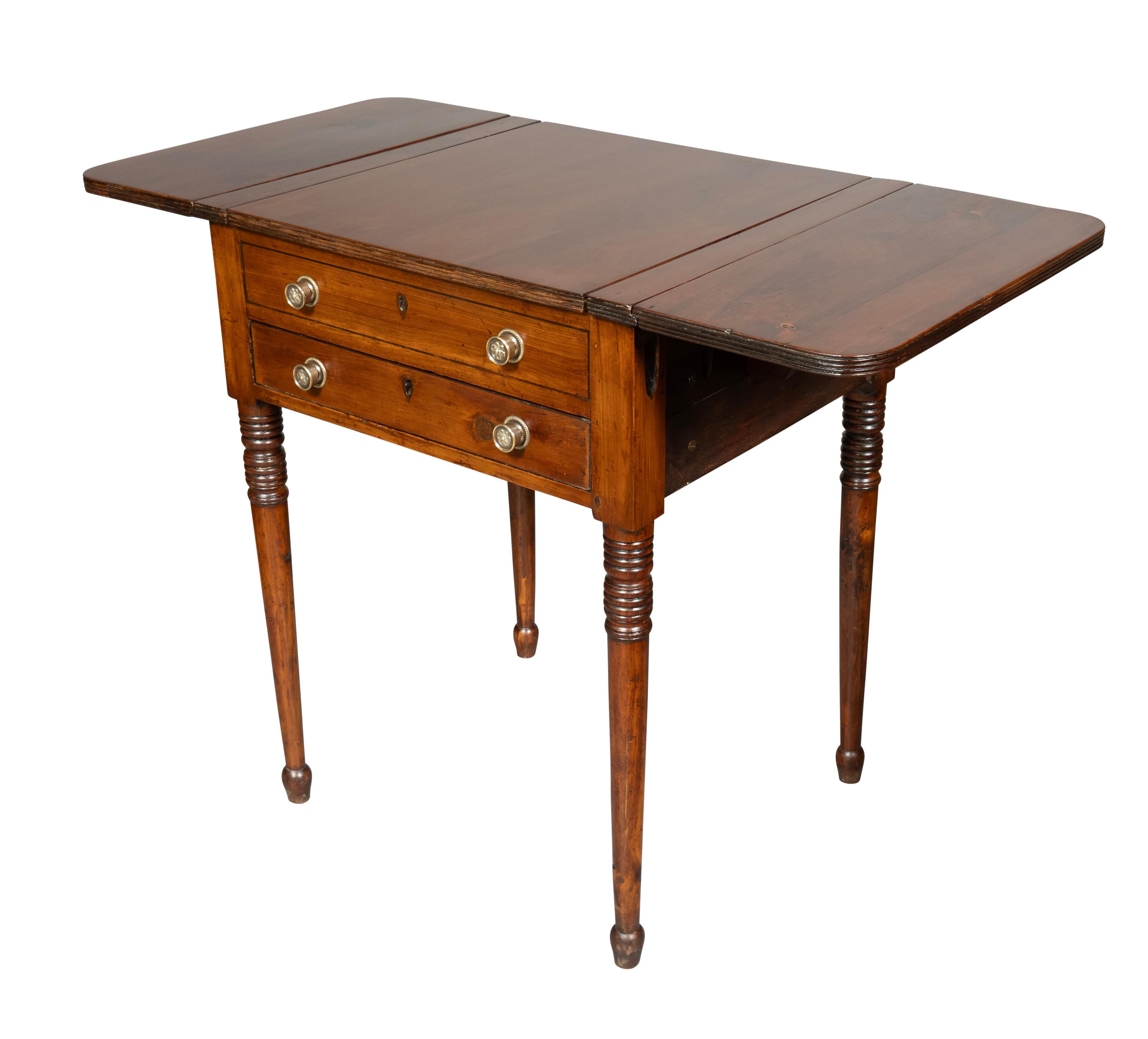 Table Régence rouge en bois de cèdre, probablement de Bermude en vente 2