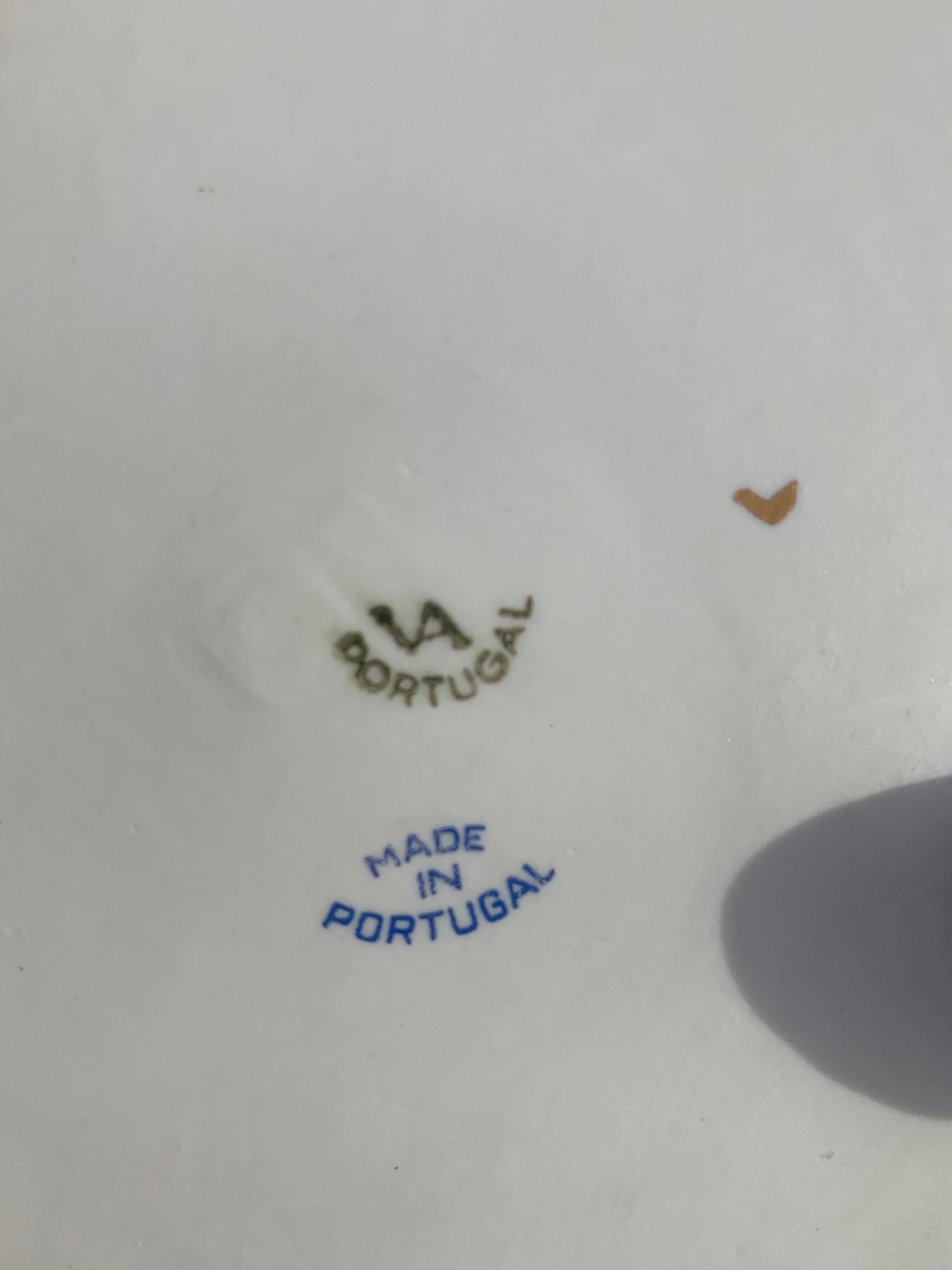 Cesto con zampa di leone in porcellana dorata reticolata Regency in vendita 5