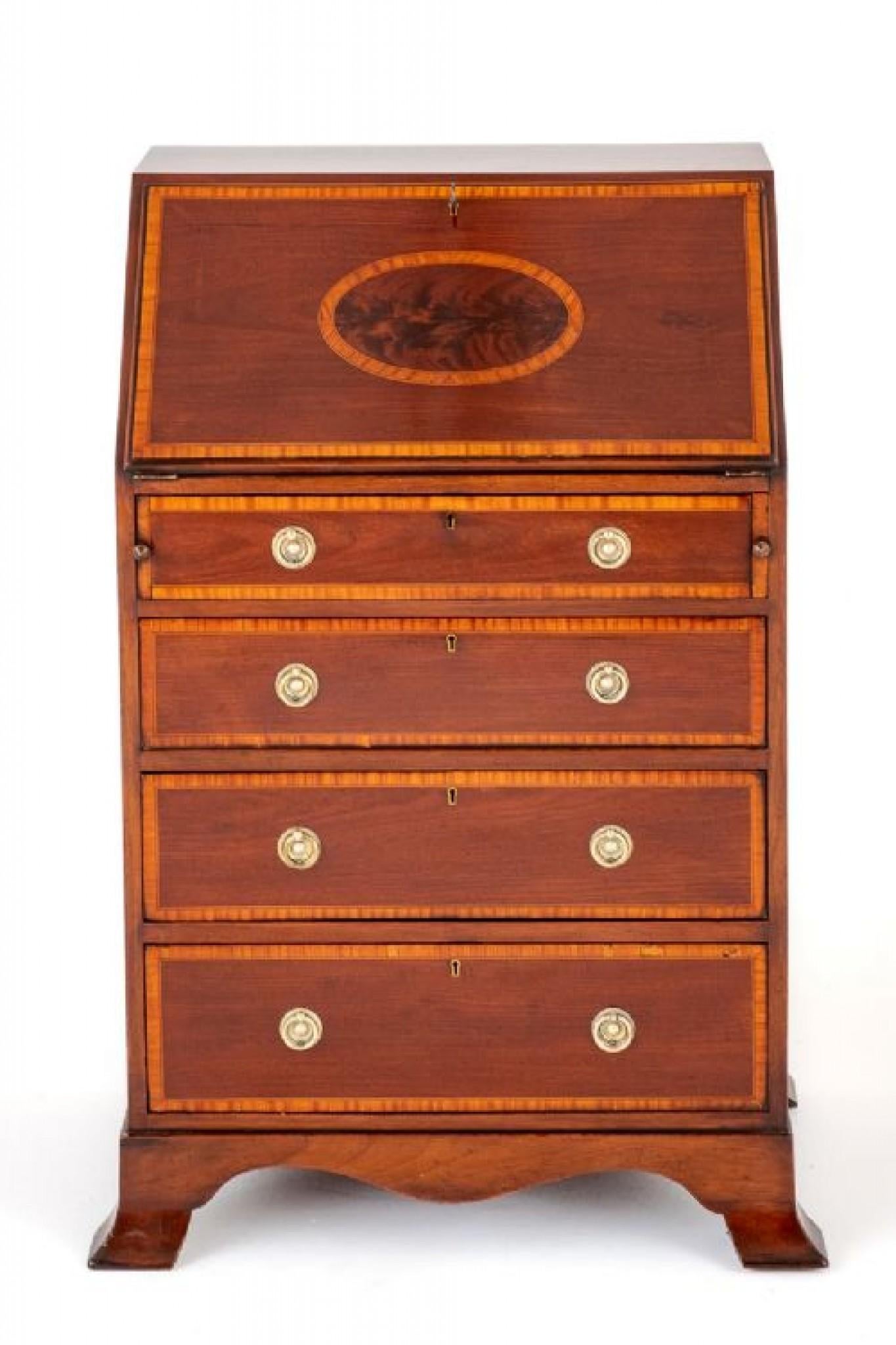 Sheraton Revival Mahogany Ladies Bureau.
This Bureau Stands Upon Splay Feet with a Shaped Frieze.
Circa 1890
Having 4 Graduated Oak Lined Drawers.
The Drawers Retain their Original Brass Ring Pull Handles.
The Drawers Feature Satinwood