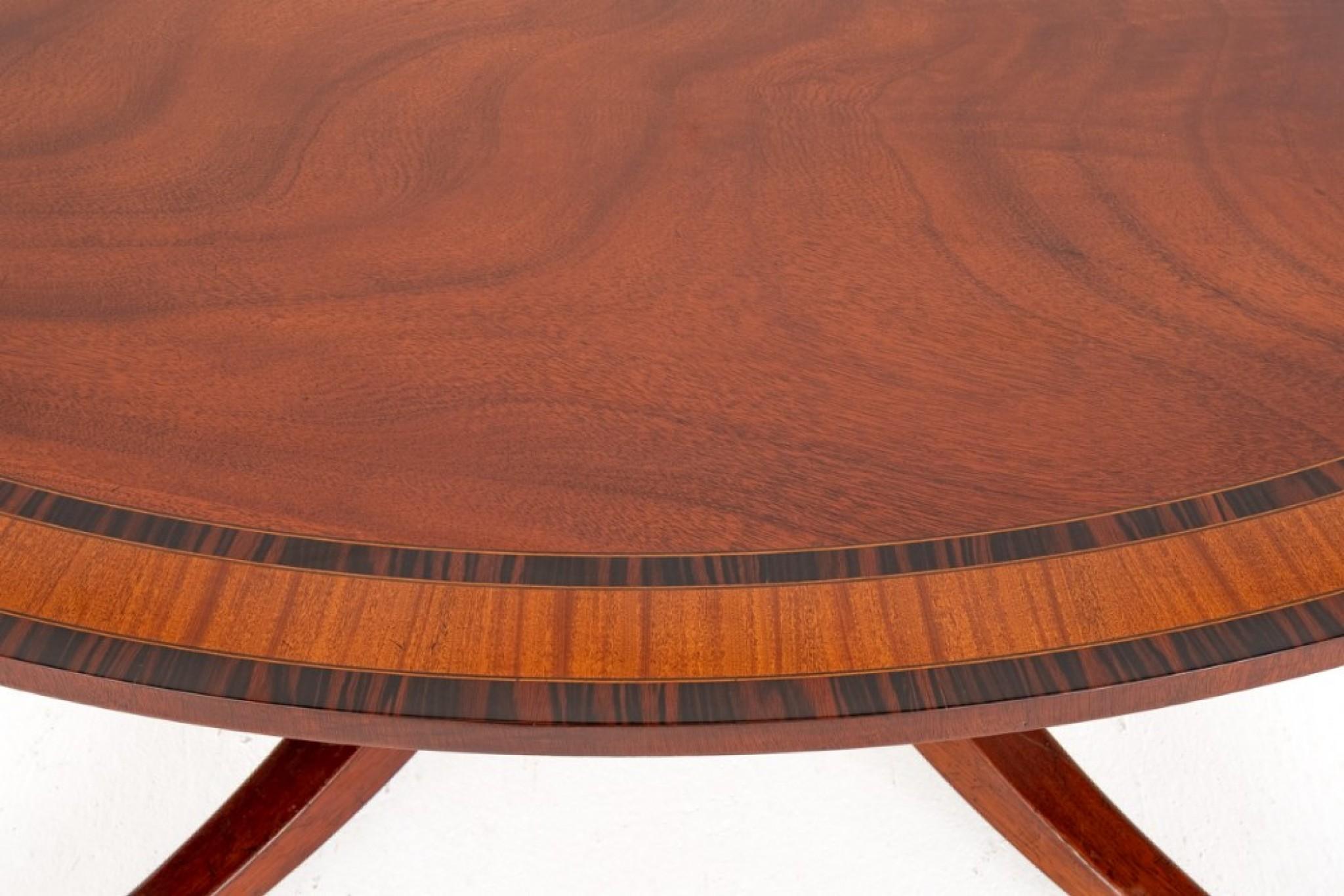 Mahogany Regency style coffee table.
Circa 1920
We can ship to anywhere in the world - including the US - so please get in touch for shipping quotes or any other questions
This coffee table is raised upon elegant swept legs with brass box castors