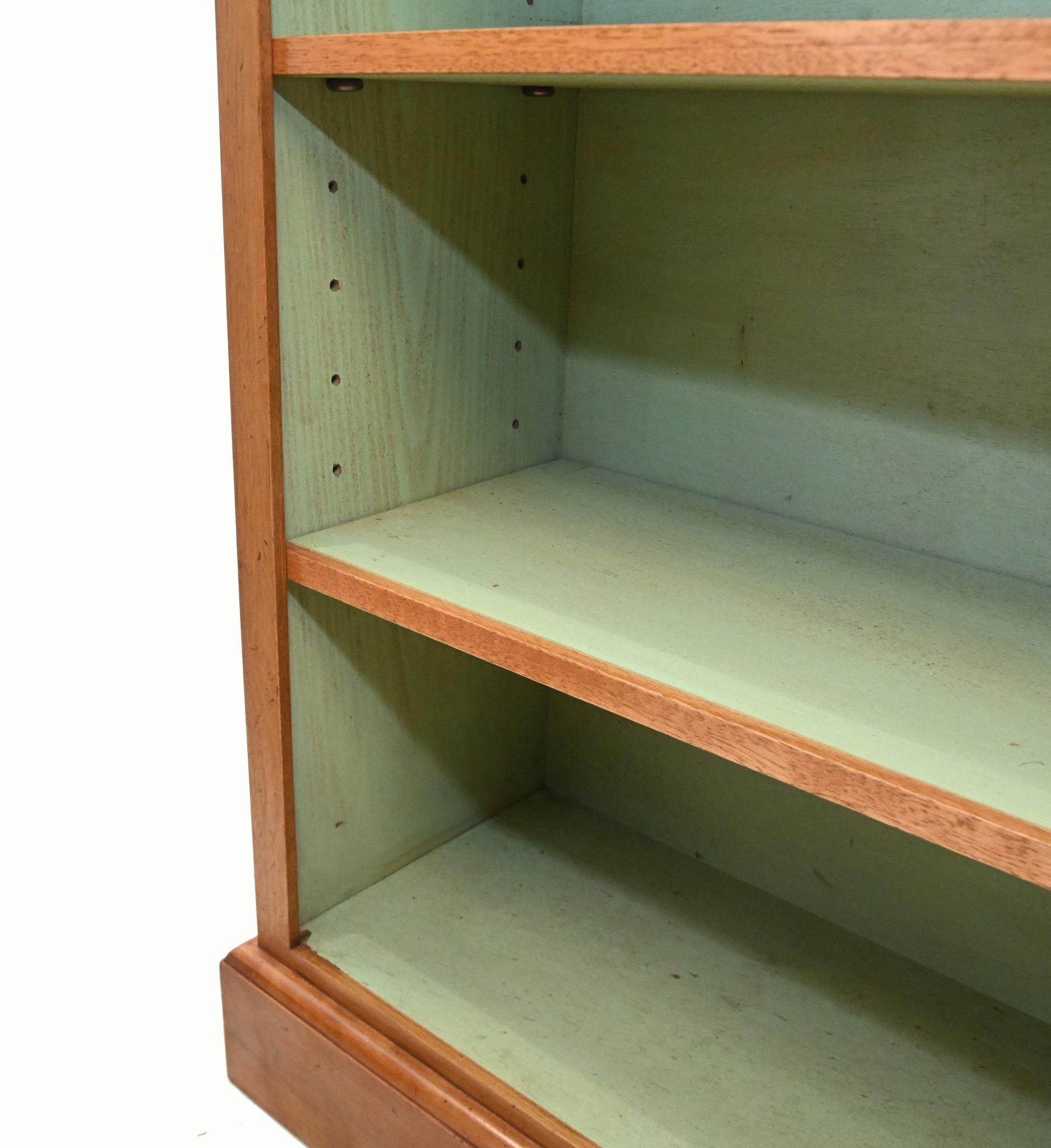 Librerie aperte Regency Revival con intarsio in noce in vendita 1