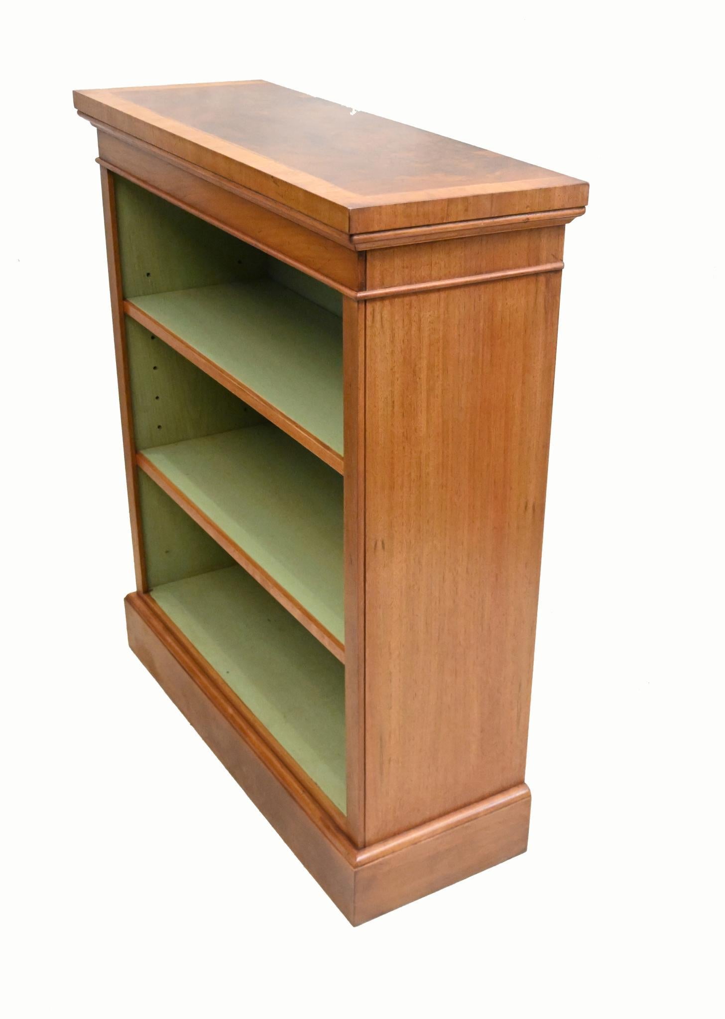 Librerie aperte Regency Revival con intarsio in noce in vendita 2