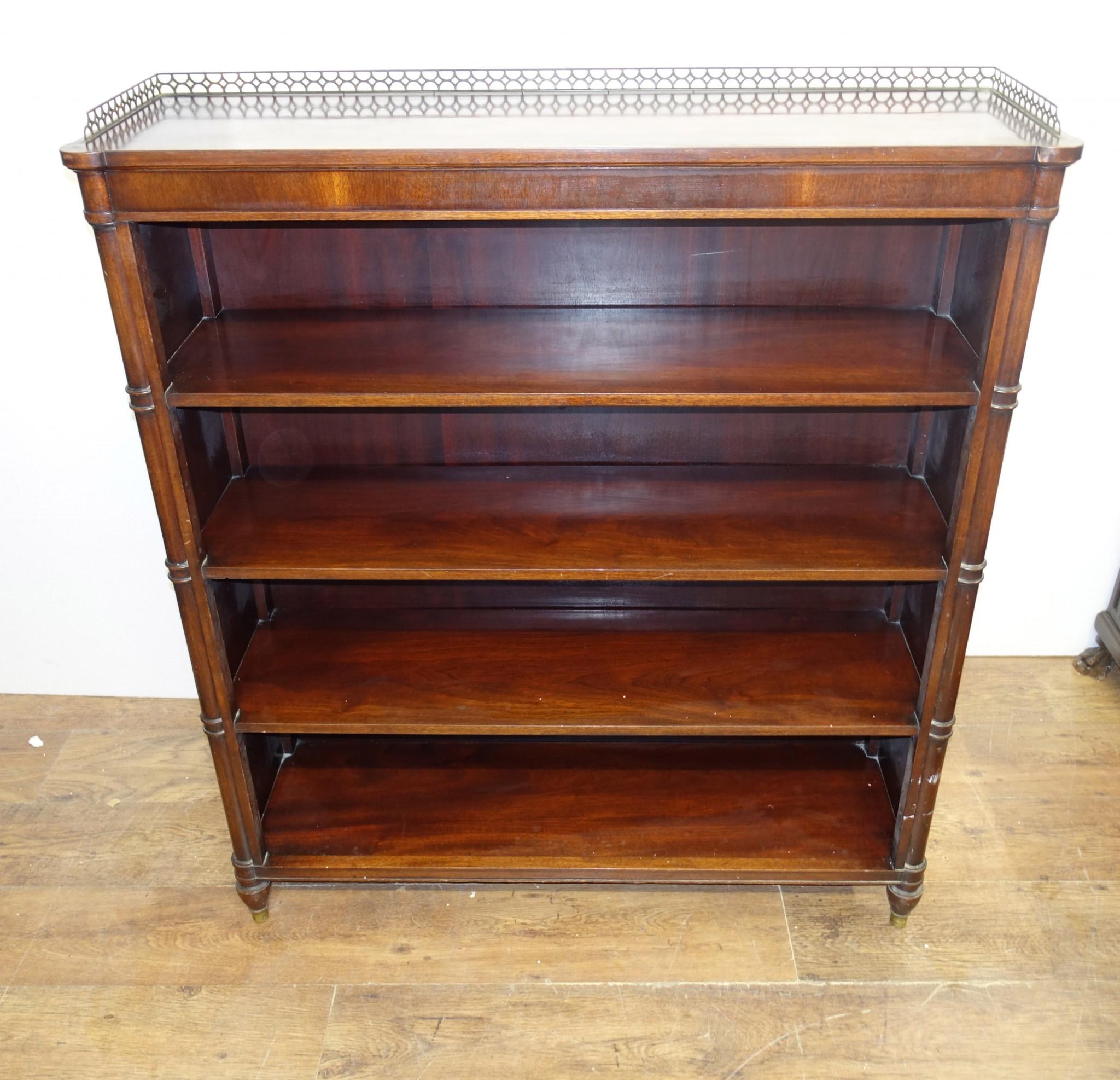 Gorgeous Regency Revival bookcase in mahogany
Features faux bamboo motifs to the front legs and column Four shelves so plenty of storage
Brass gallery to the top
Circa 1900 on this lovely piece of antique English furniture
Offered in great shape