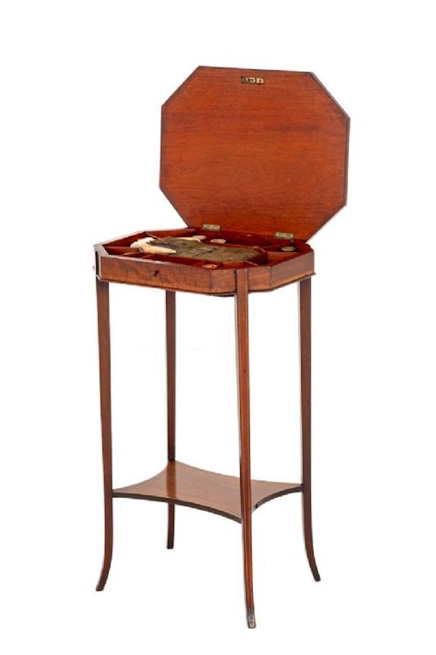 Fin du XIXe siècle Table de couture d'appoint Revive Acajou 1880 en vente