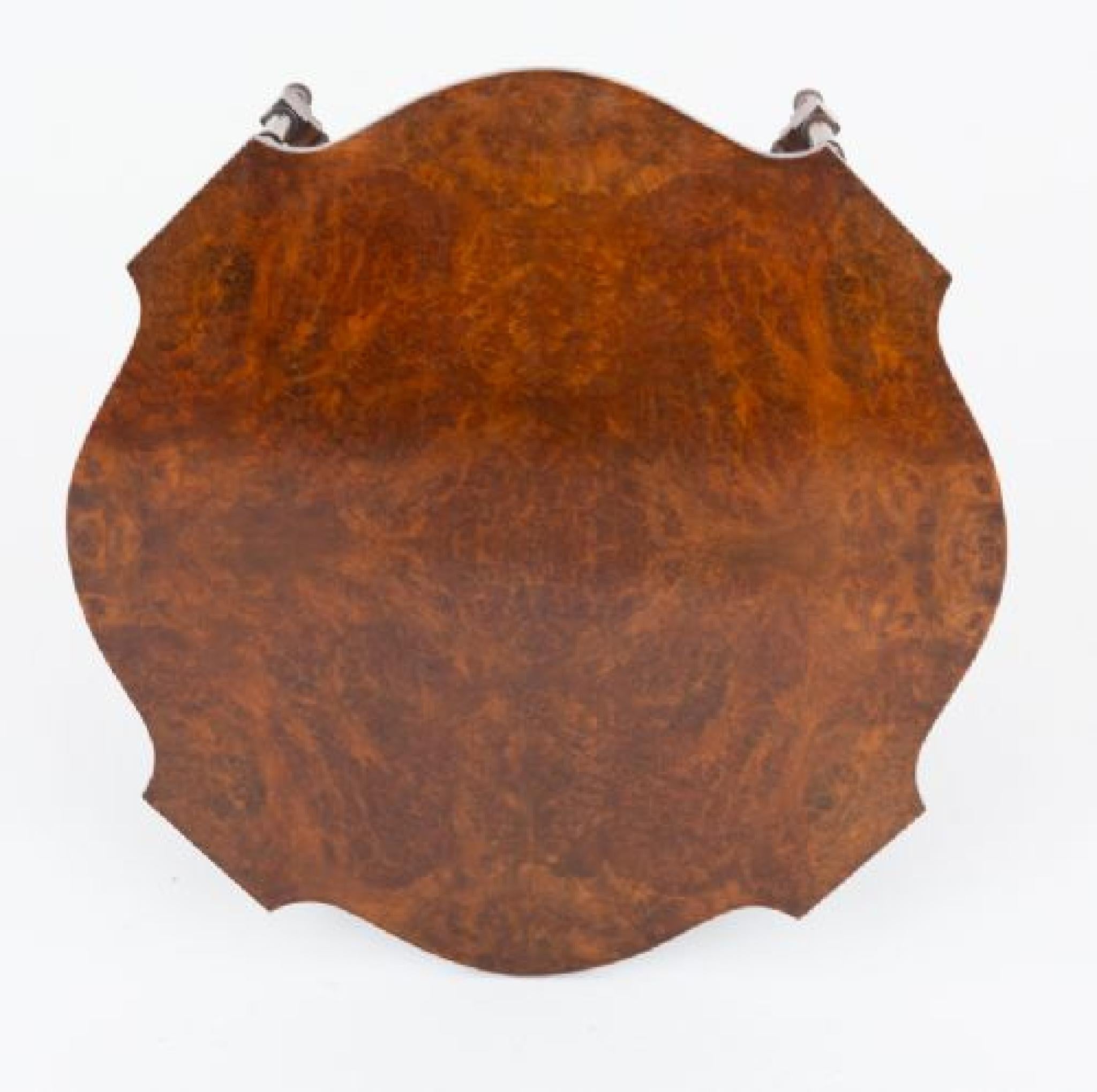 Tables d'appoint Regency Revival Cinq tables d'appoint Noyer en vente 3