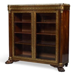 Bibliothèque de style Régence en palissandre et laiton incrusté