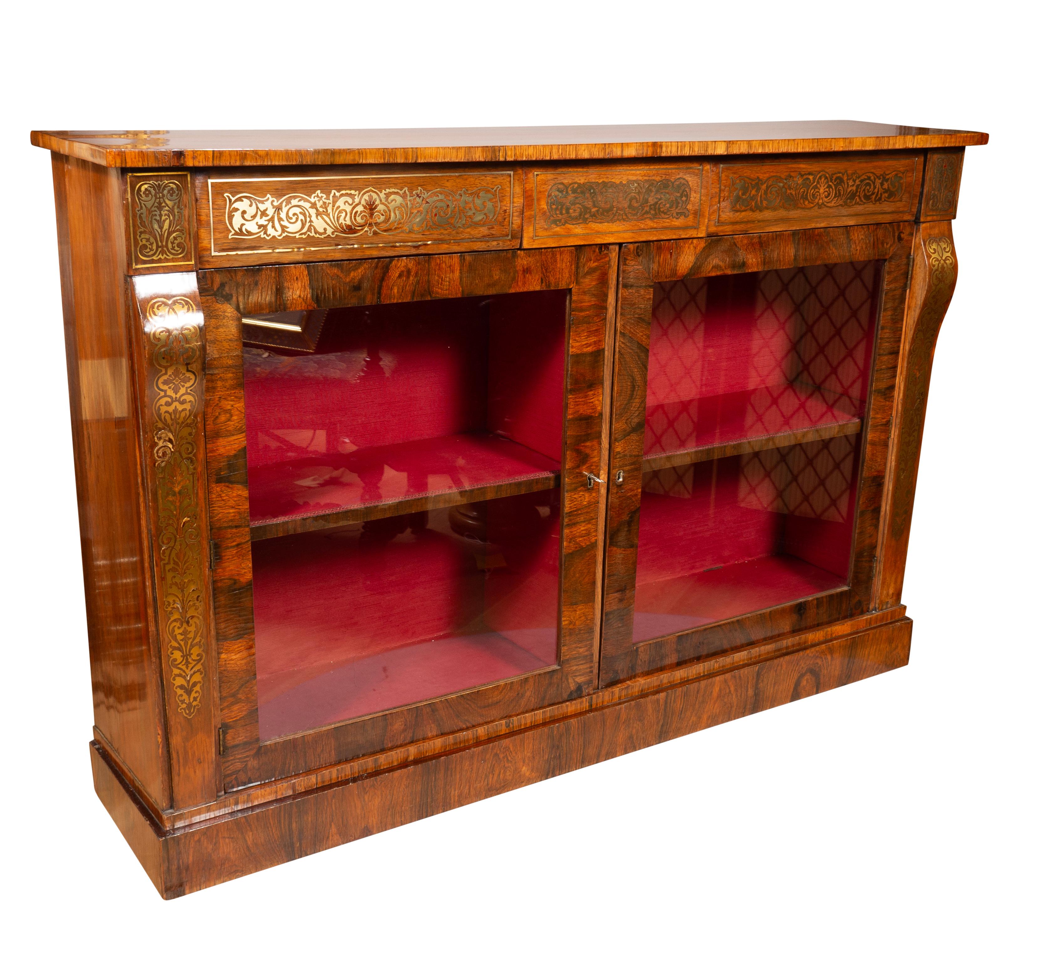 Regency-Credenza/Bücherregal mit Intarsien aus Rosenholz und Messing im Zustand „Gut“ im Angebot in Essex, MA