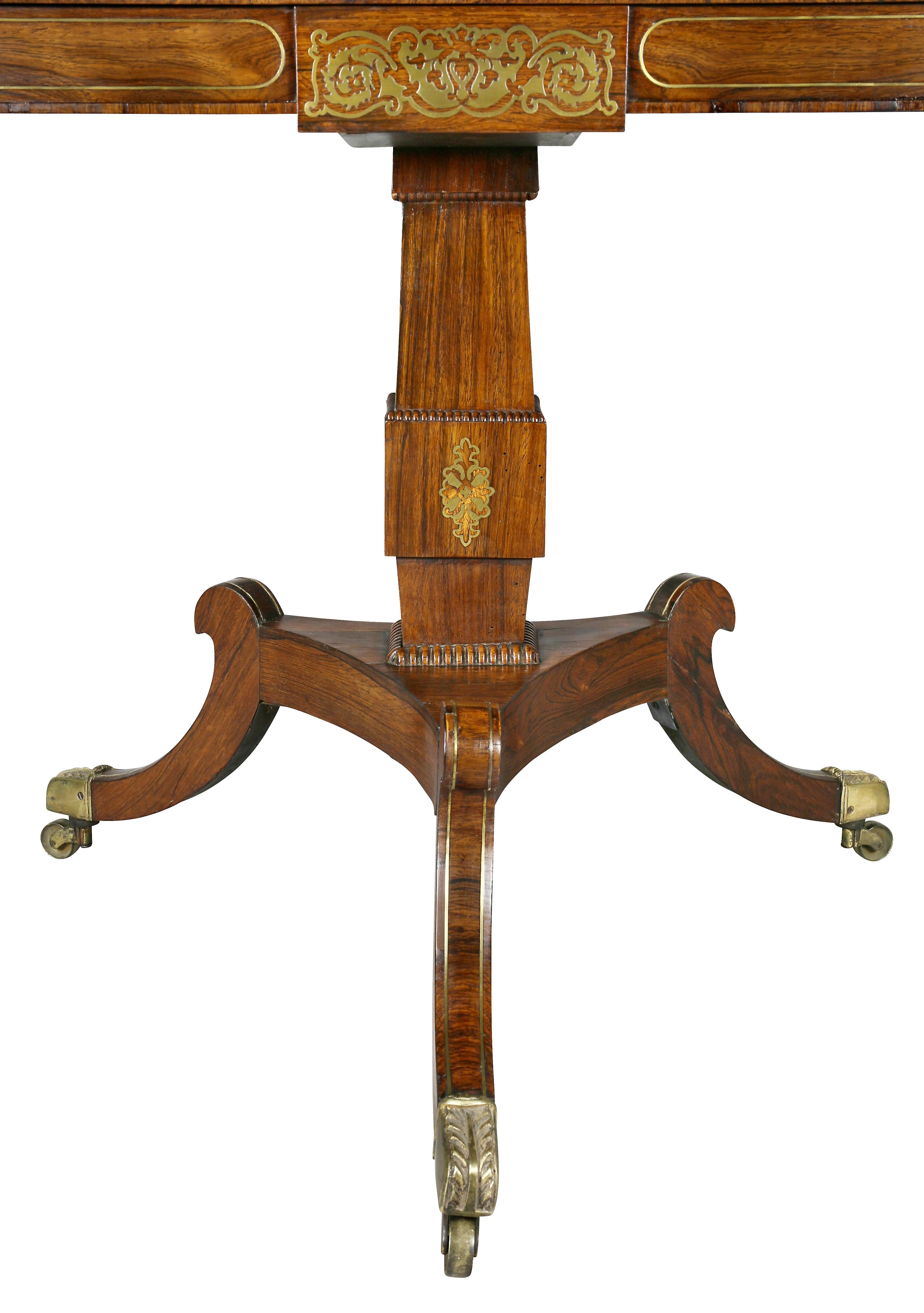 Kartentisch aus Rosenholz und Messing mit Intarsien im Regency-Stil 2