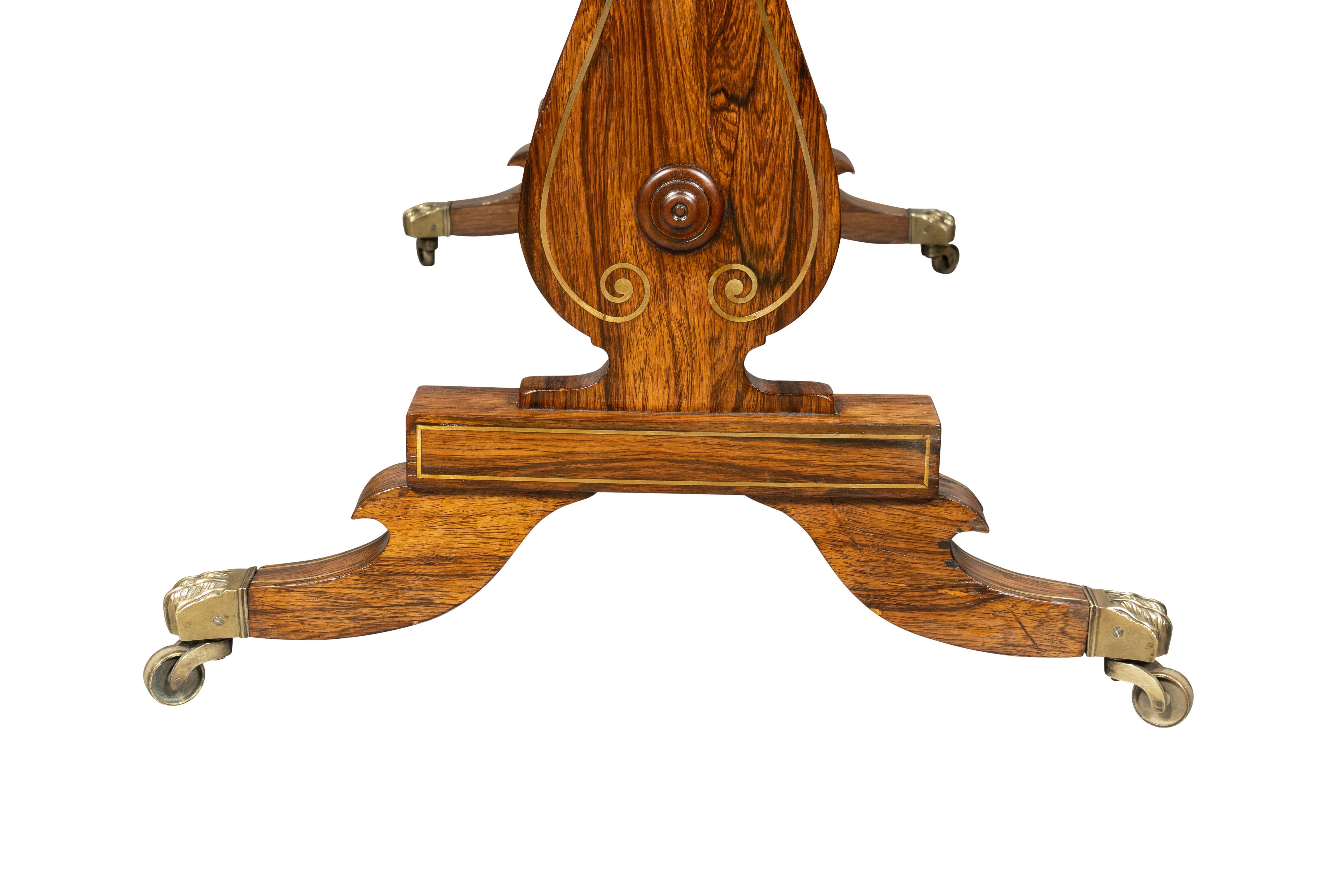 Table de canapé Regency en bois de rose et laiton en vente 10