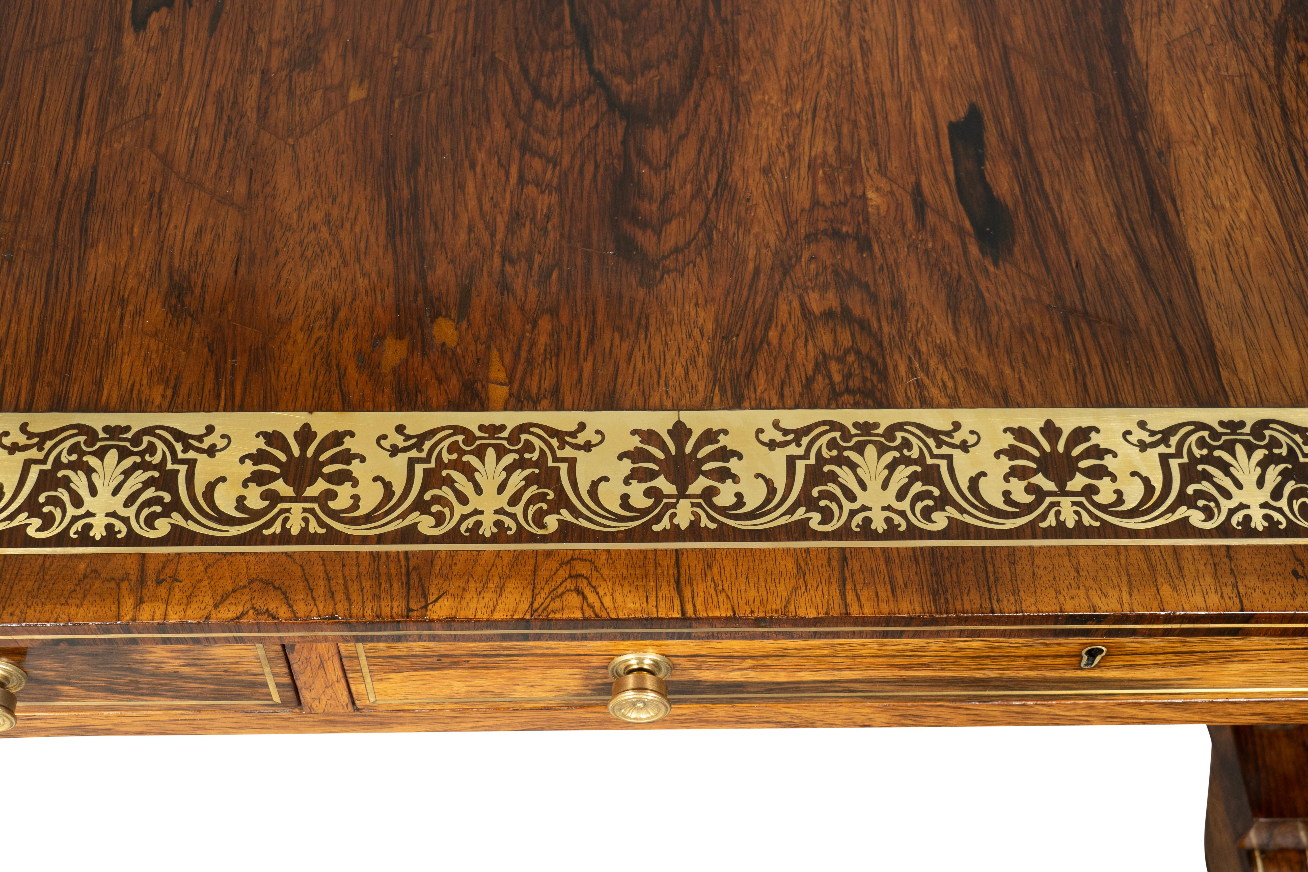 Table de canapé Regency en bois de rose et laiton en vente 12