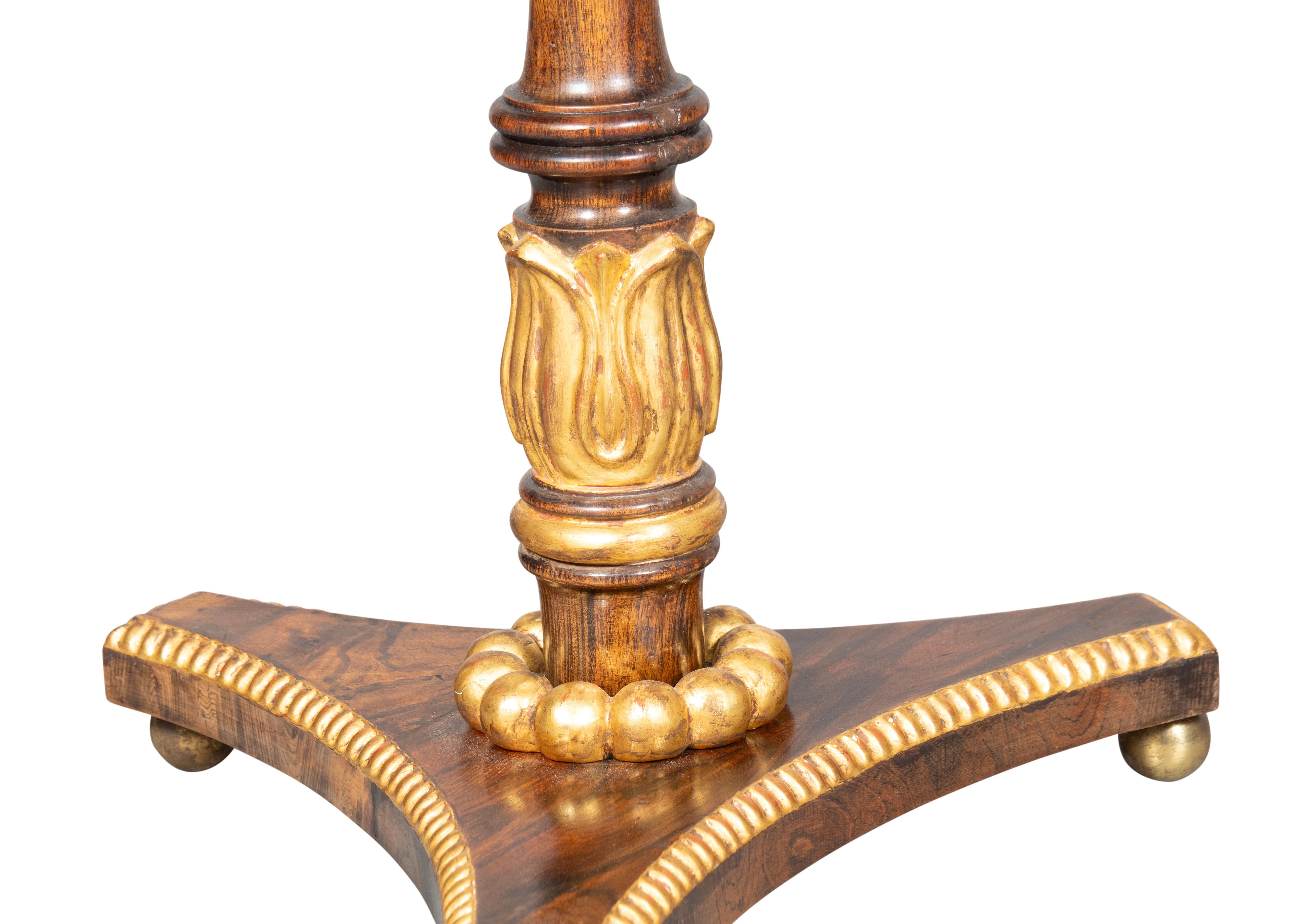 Lacca giapponese Tavolino Regency in palissandro e cineserie adattato da un paravento a palo in vendita