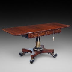 Table de canapé Regency en bois de rose et parcellaire doré