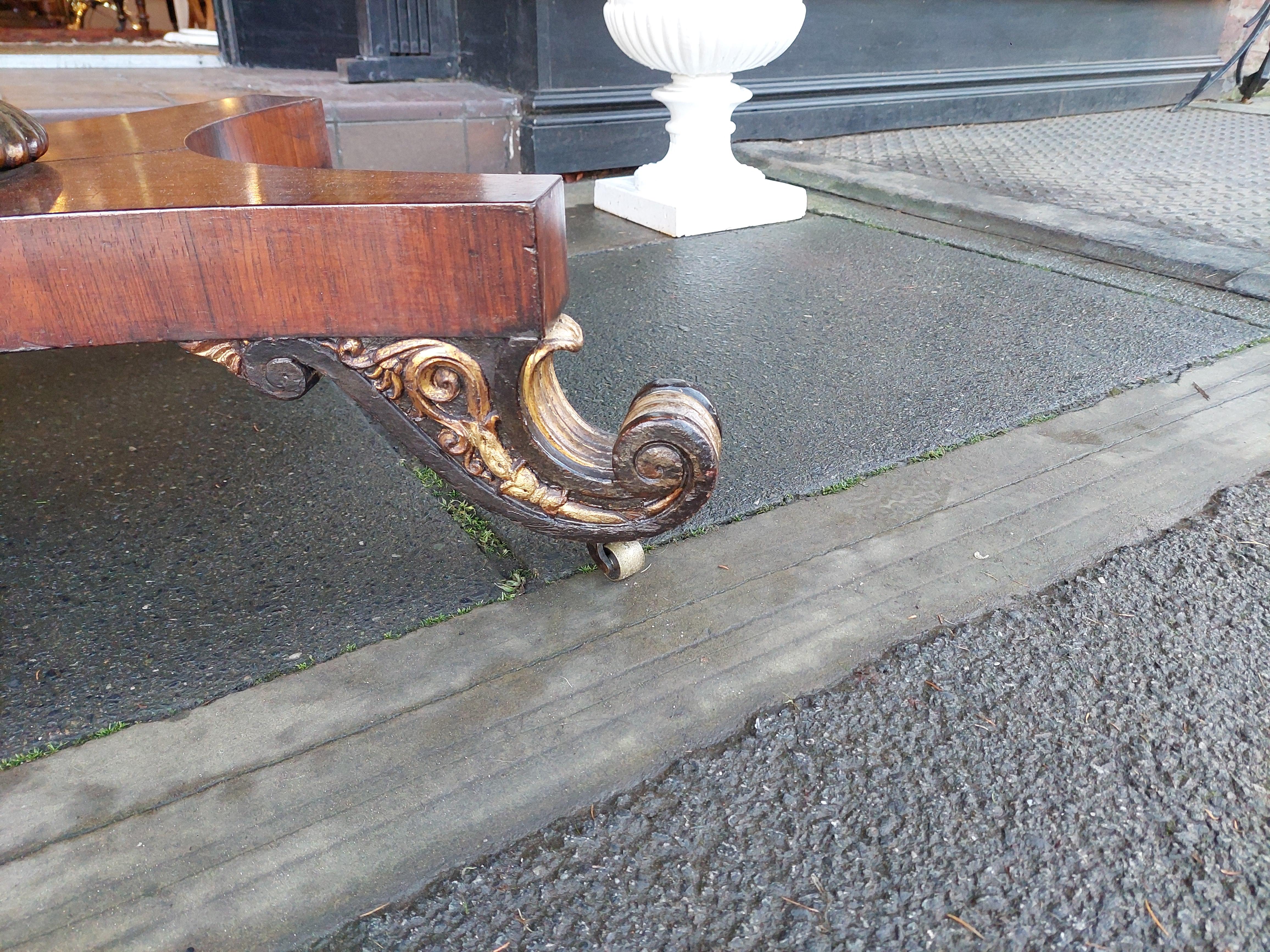 Mesa de Sofá de Palisandro y Parcela Dorada de la Regencia en venta 1