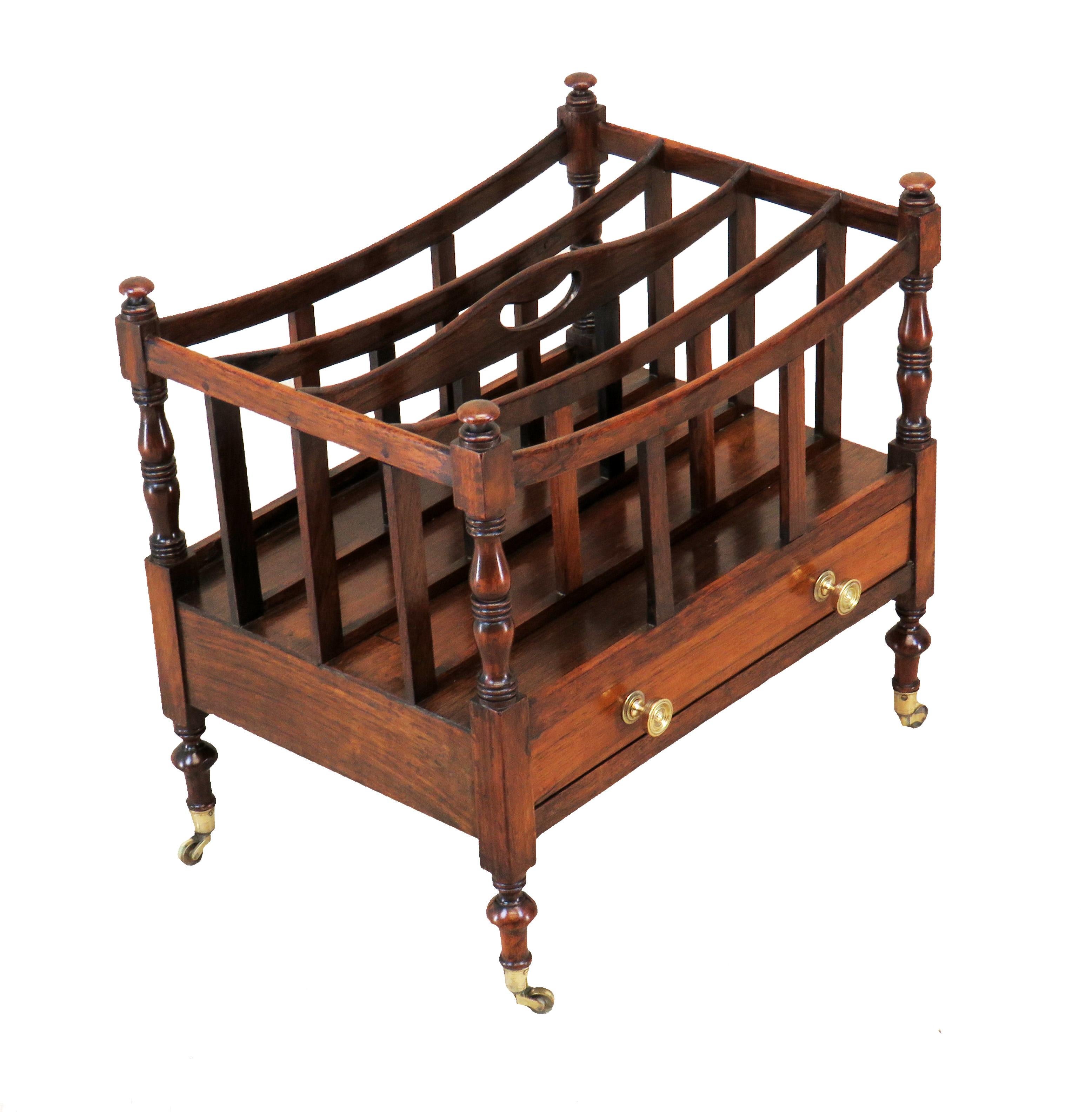 A delightful and very good quality regency period rosewood
Boat shaped Canterbury having pierced carrying handle and
Turned upright supports over one frieze drawer raised on
Elegant turned legs and original brass castors.

(Legend has it that