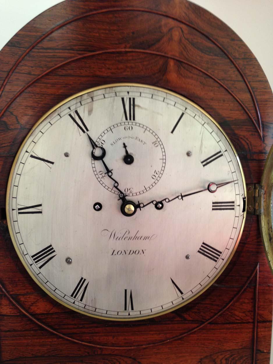 Regency Horloge à support en bois de rose de style Régence Richard Widenham, Londres, vers 1830 en vente