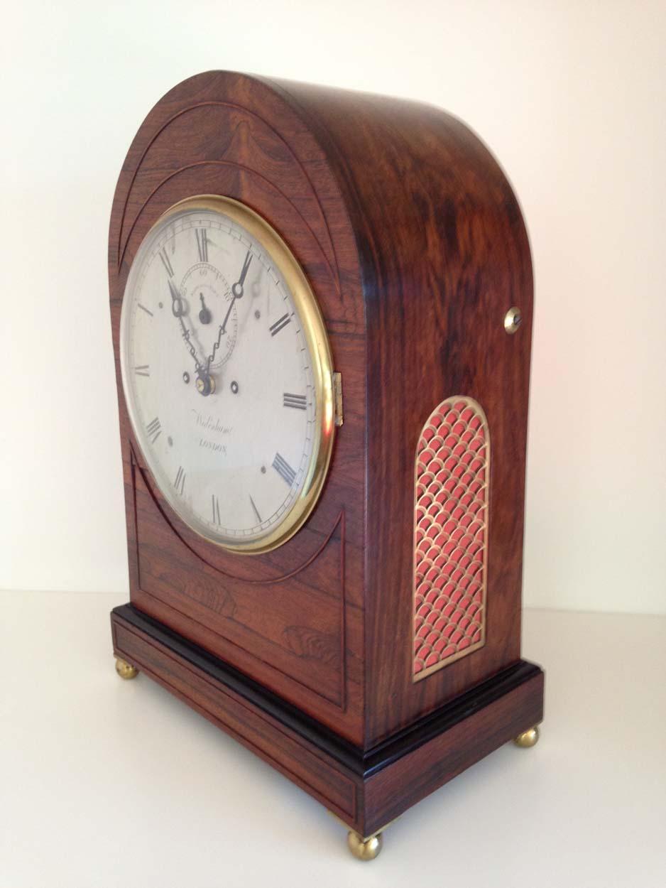 Laqué Horloge à support en bois de rose de style Régence Richard Widenham, Londres, vers 1830 en vente