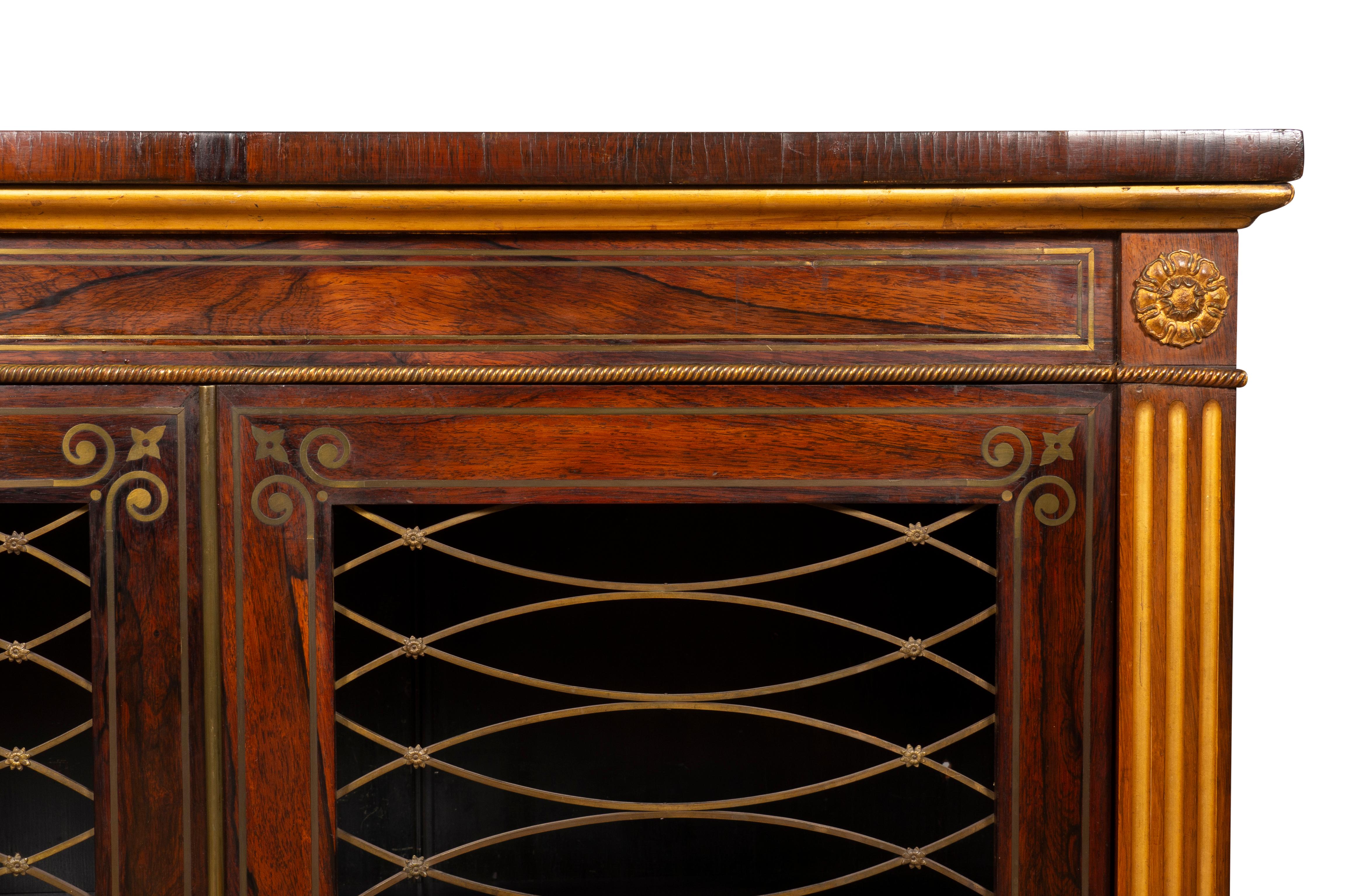 Credenza Regency in palissandro intarsiato in ottone e dorato in vendita 7