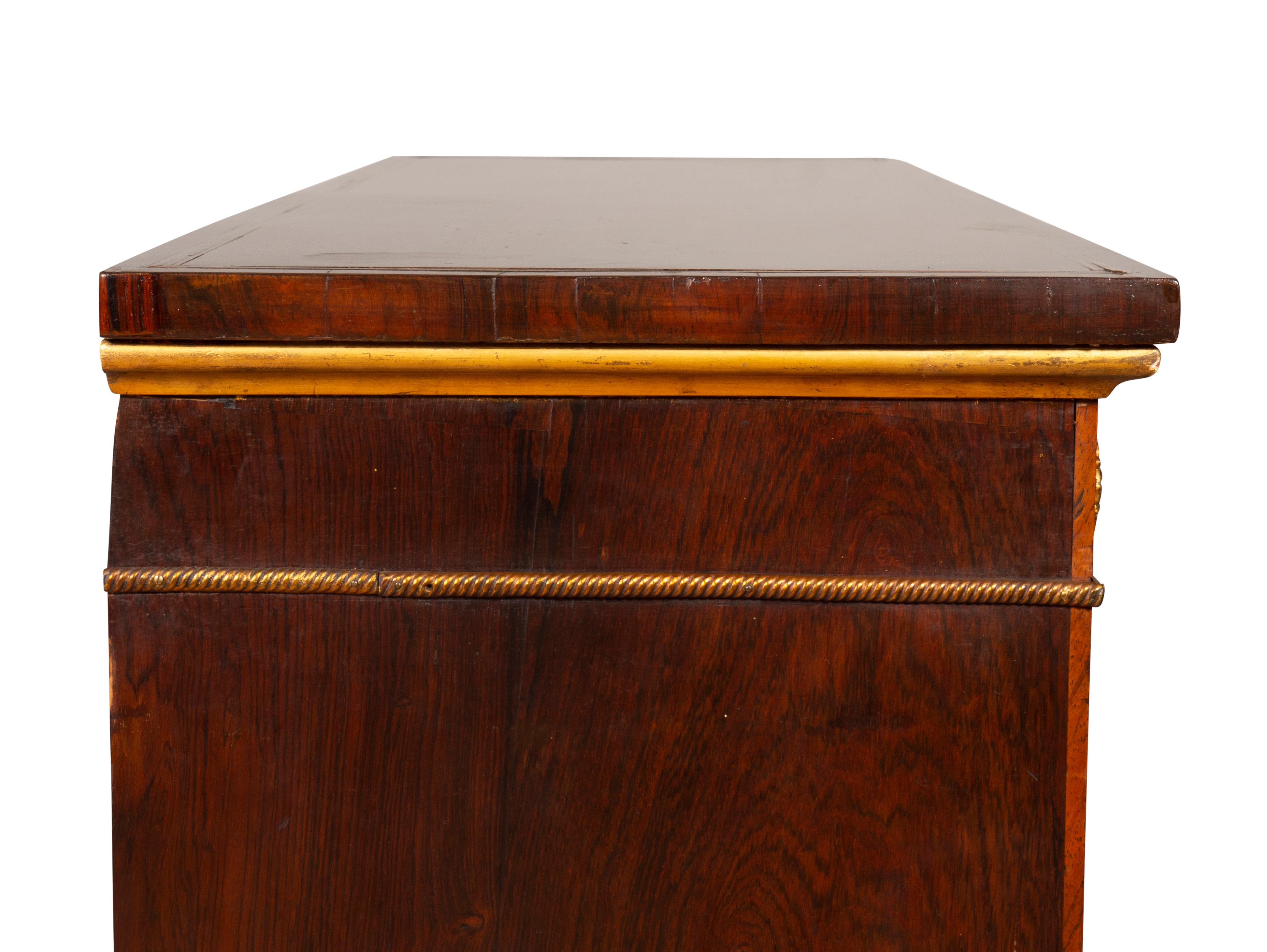 Credenza Regency in palissandro intarsiato in ottone e dorato in vendita 9