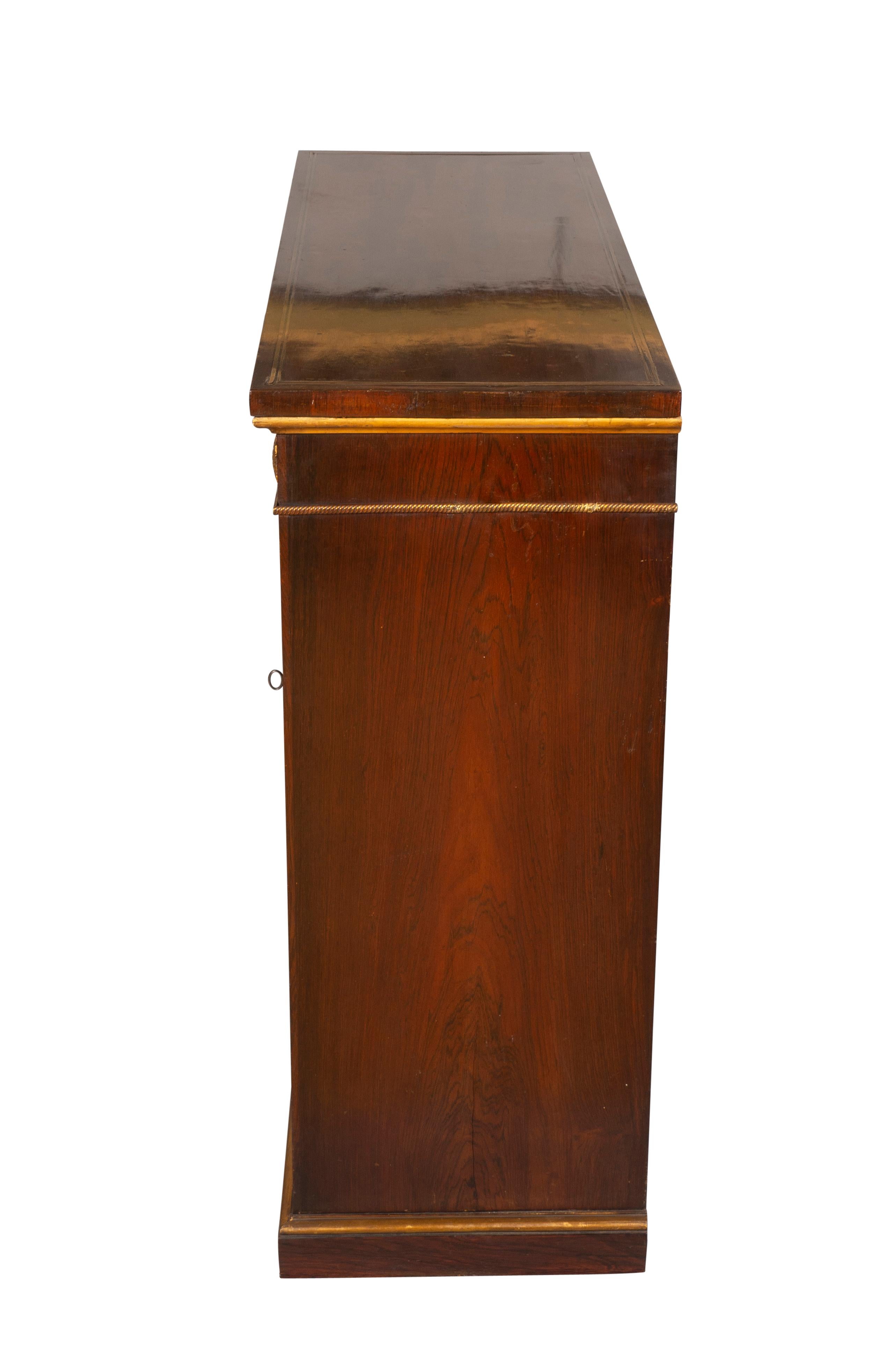 Credenza Regency in palissandro intarsiato in ottone e dorato in vendita 3