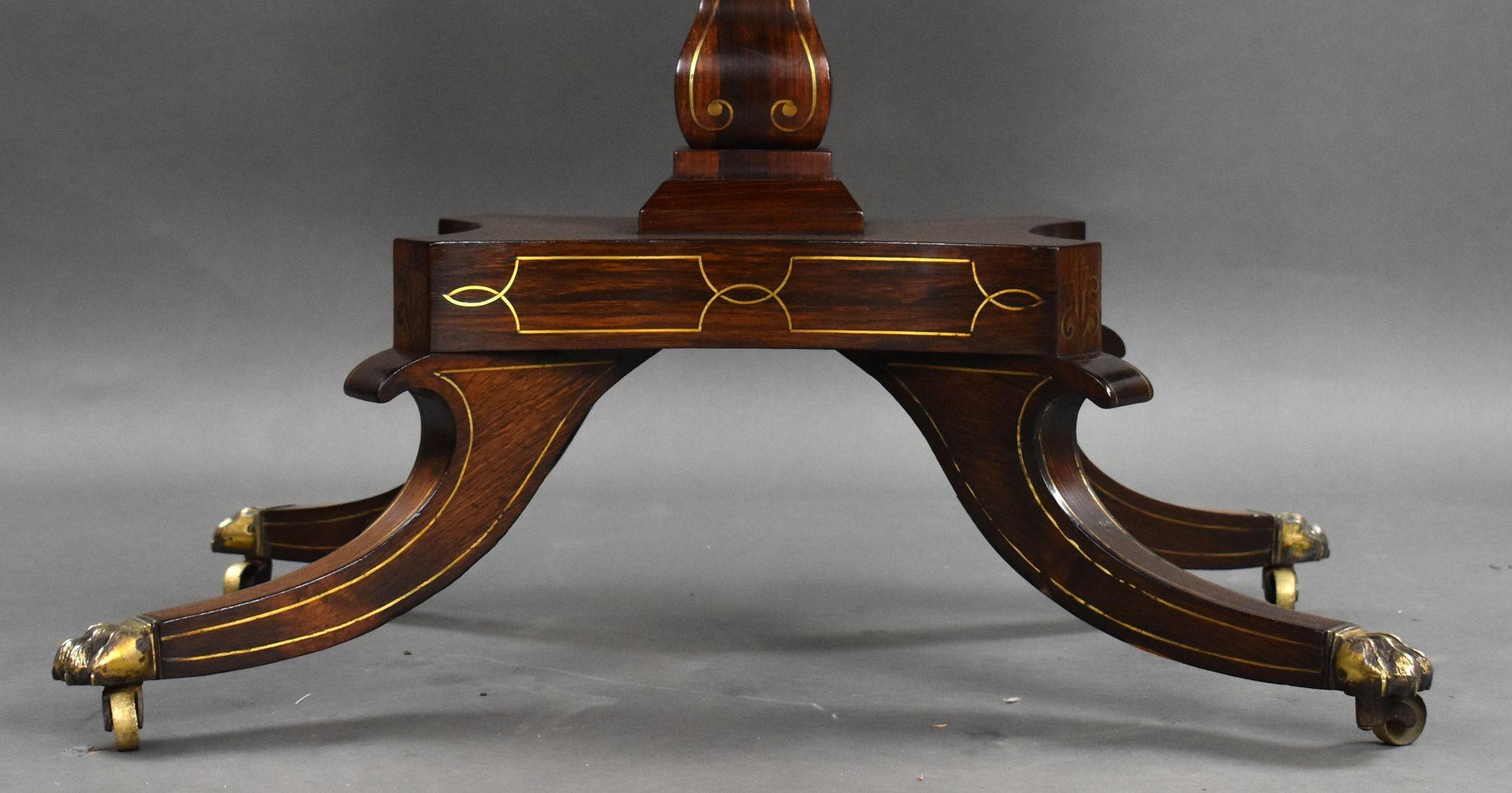 Table de salon Regency en bois de rose incrusté de laiton en vente 6