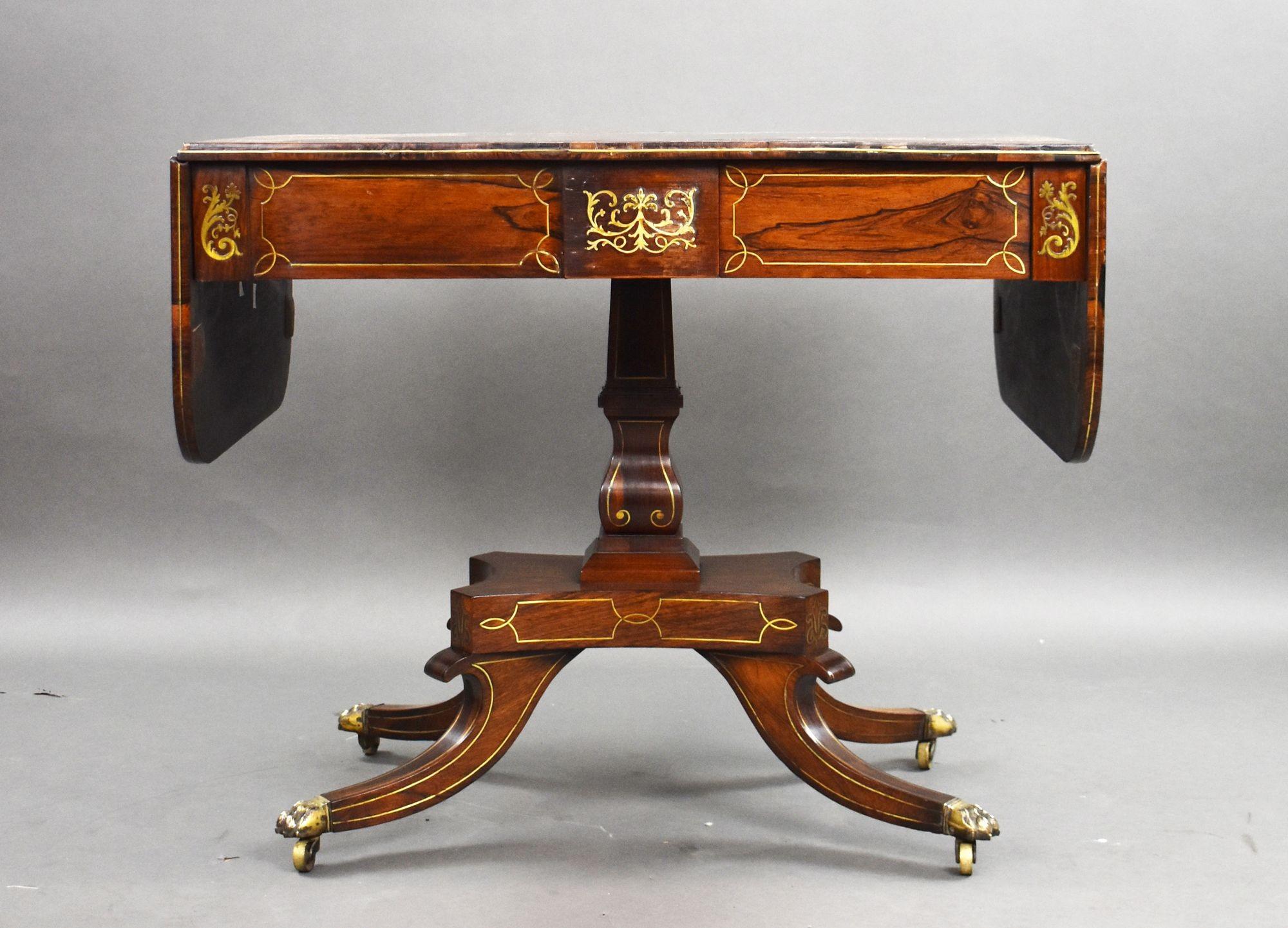 Table de salon Regency en bois de rose incrusté de laiton Bon état - En vente à Chelmsford, Essex