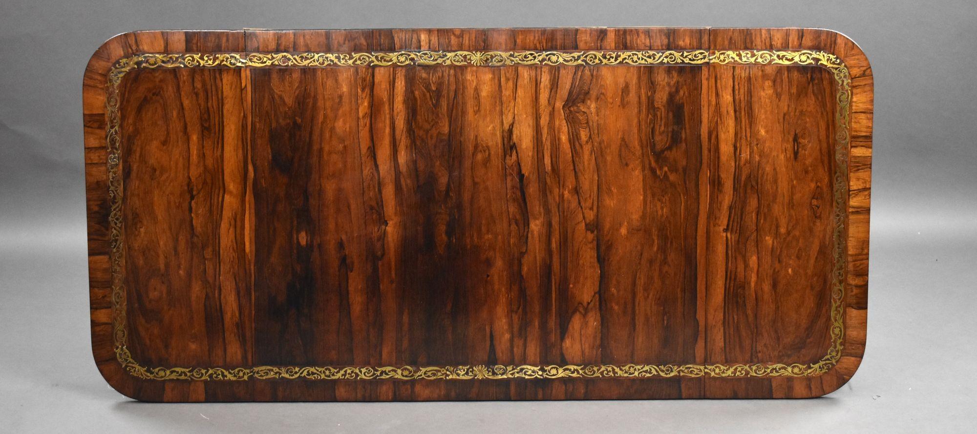 Table de salon Regency en bois de rose incrusté de laiton en vente 1