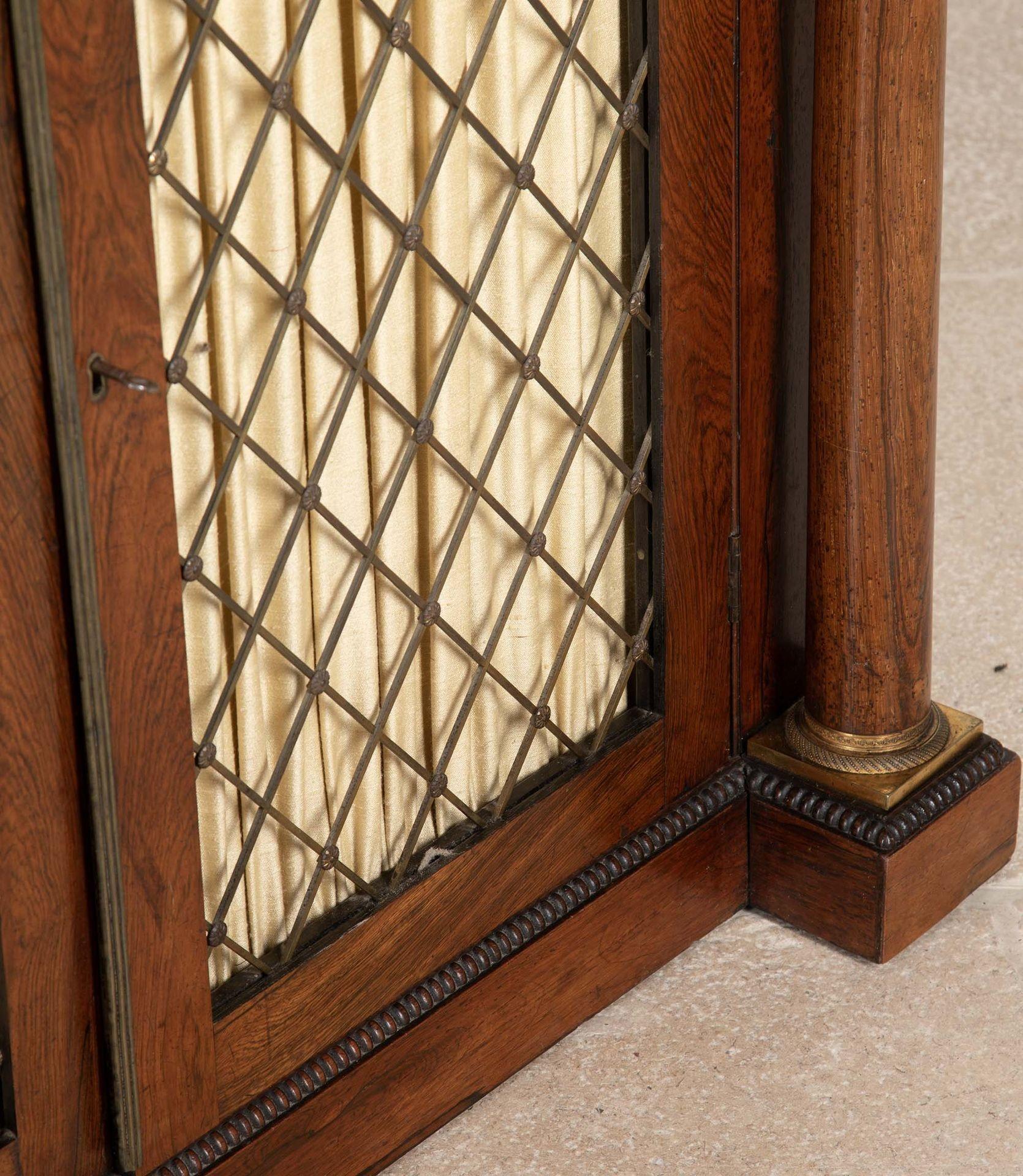 Armadietto Regency in legno di palissandro e bronzo in vendita 4