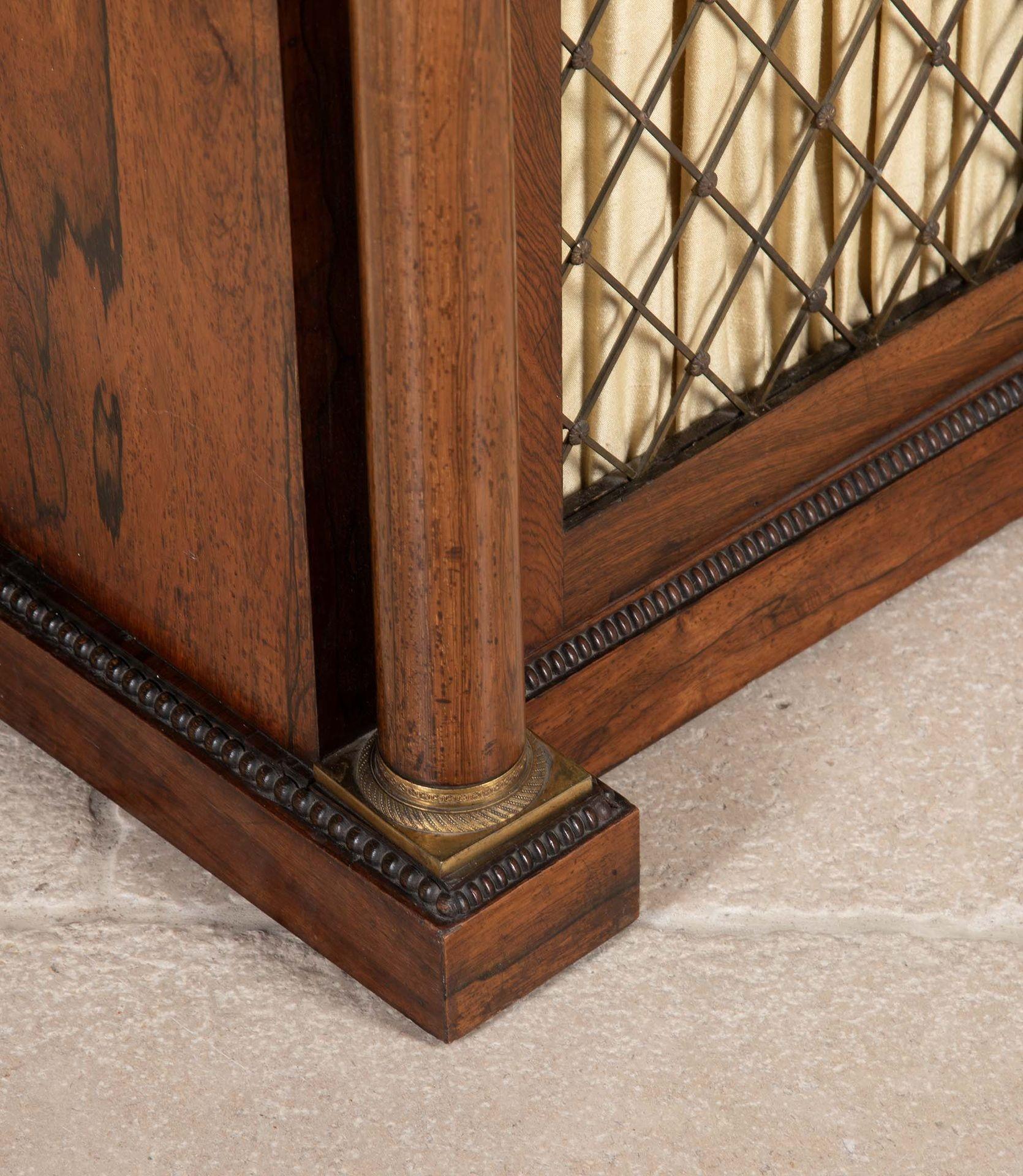 Armadietto Regency in legno di palissandro e bronzo in vendita 5