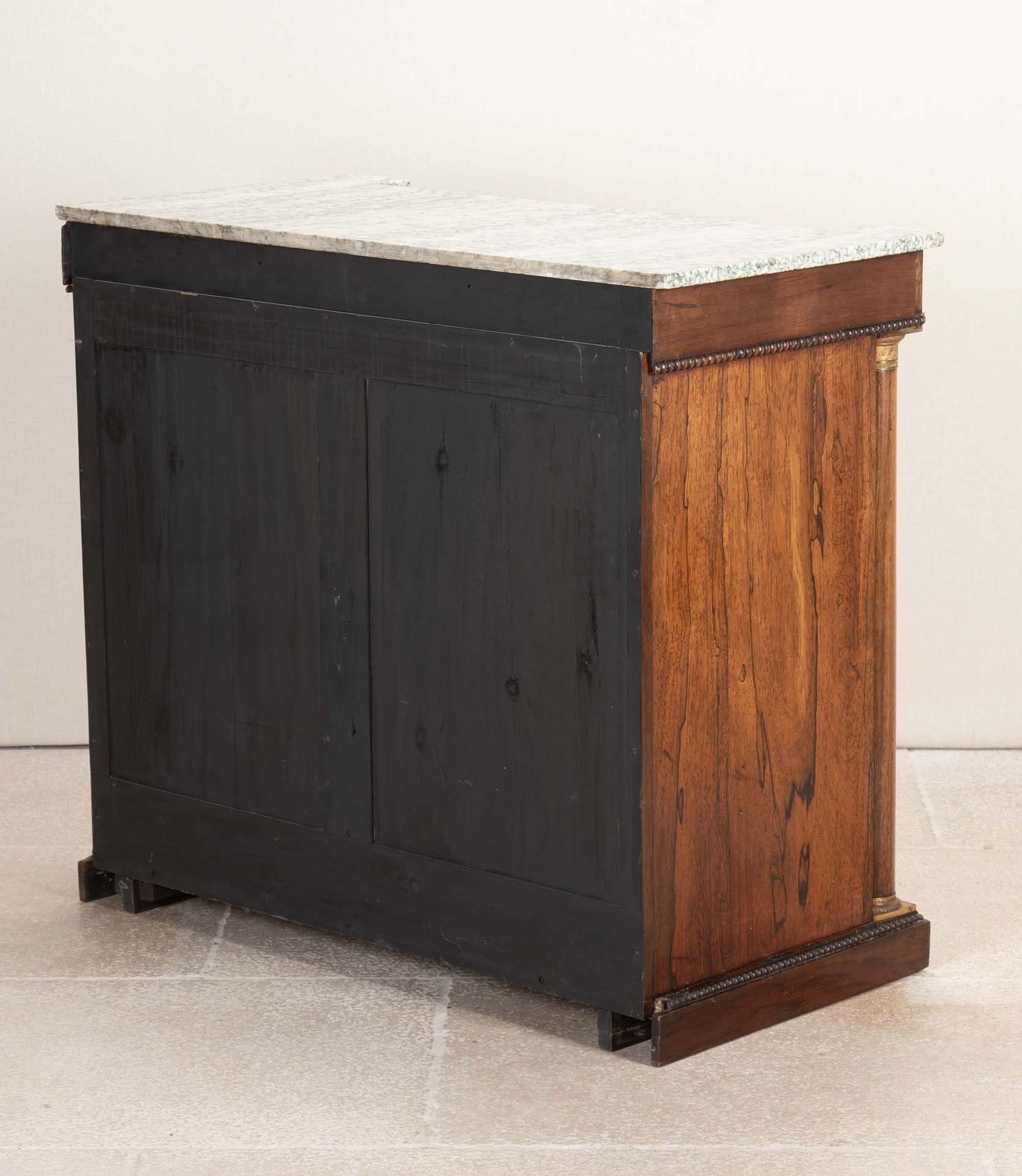 Inglese Armadietto Regency in legno di palissandro e bronzo in vendita