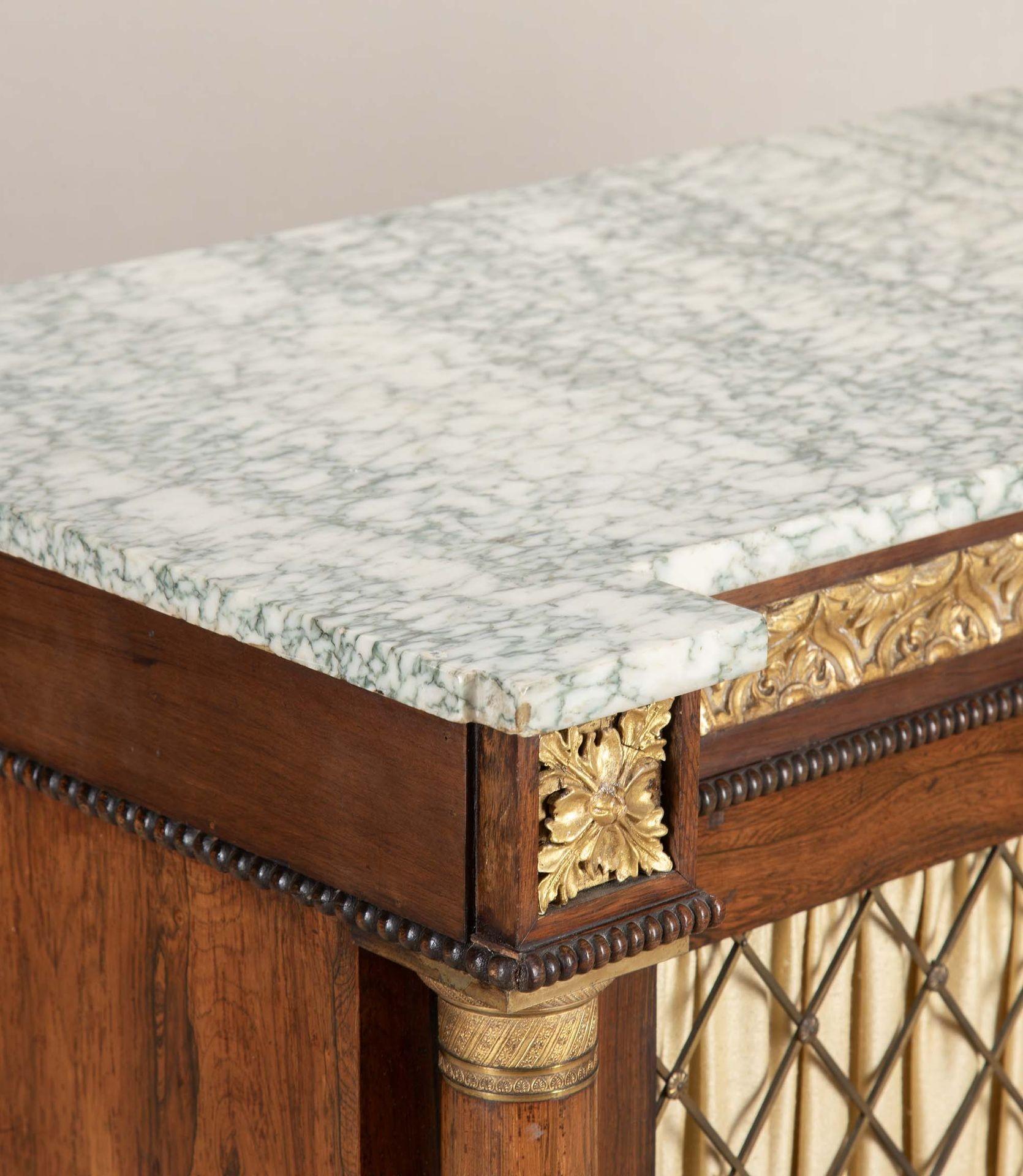 Armadietto Regency in legno di palissandro e bronzo In condizioni buone in vendita a Gloucestershire, GB