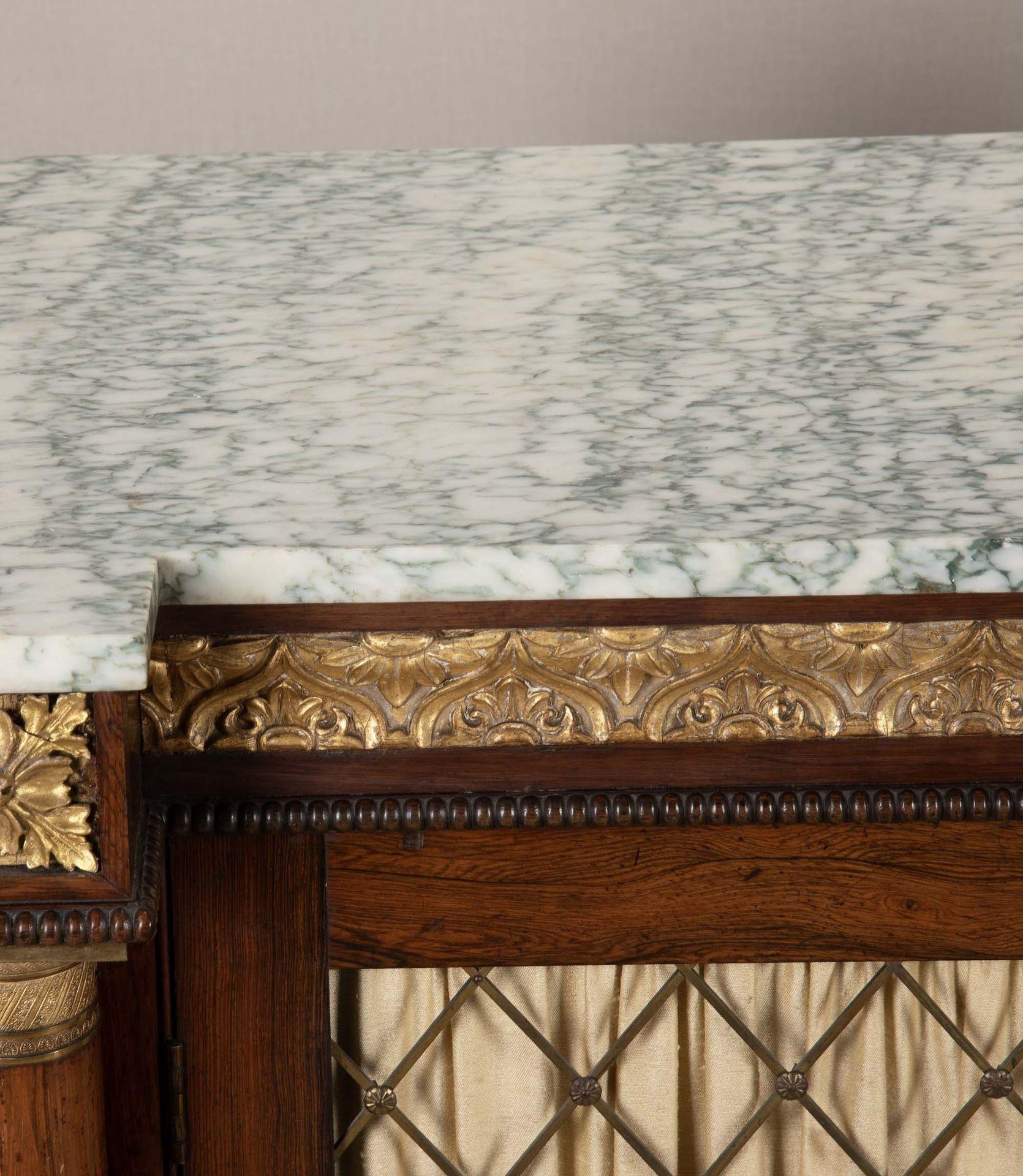 XIX secolo Armadietto Regency in legno di palissandro e bronzo in vendita