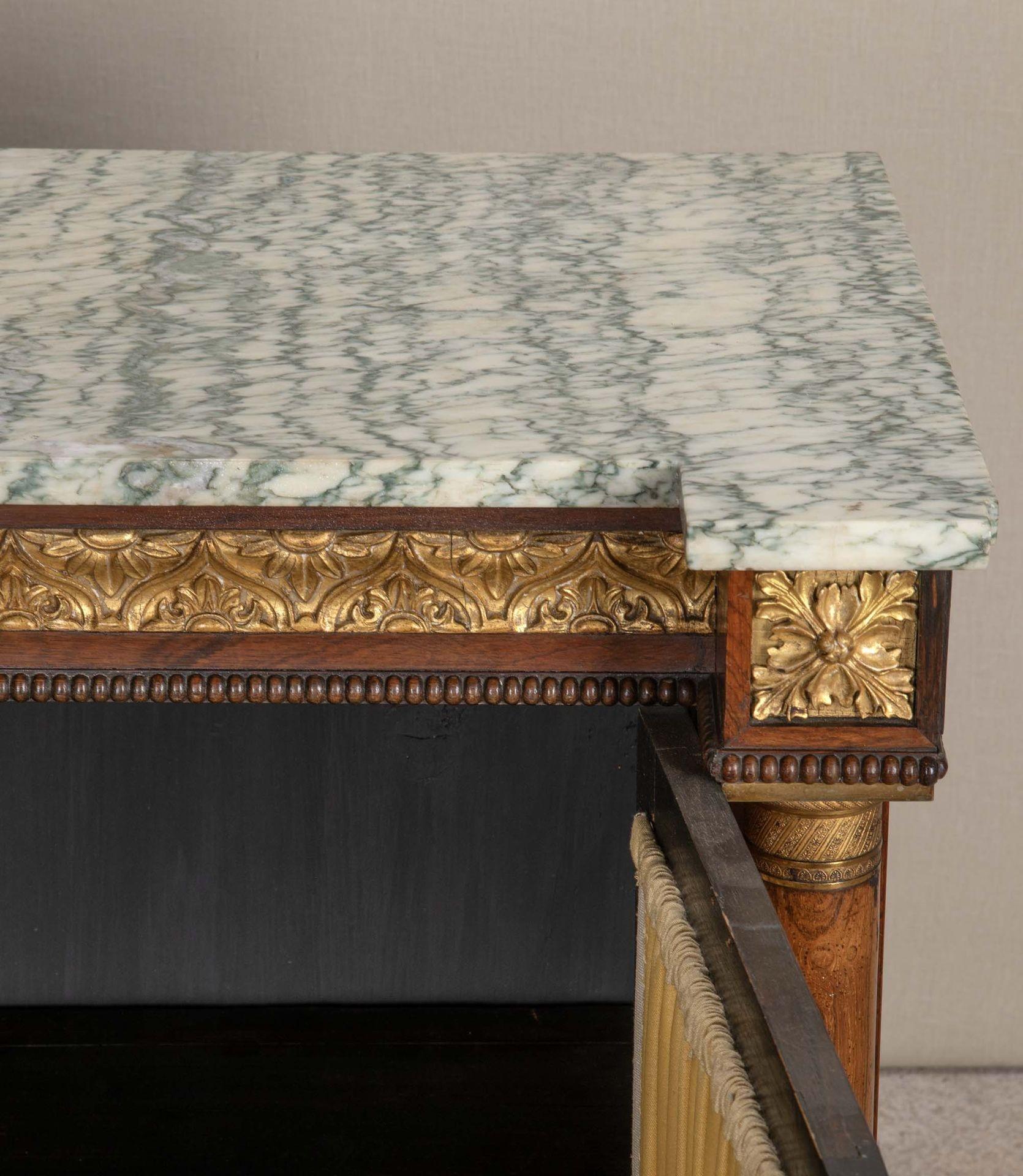 Armadietto Regency in legno di palissandro e bronzo in vendita 1