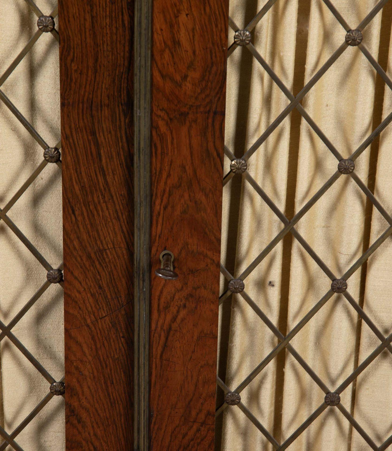 Armadietto Regency in legno di palissandro e bronzo in vendita 2